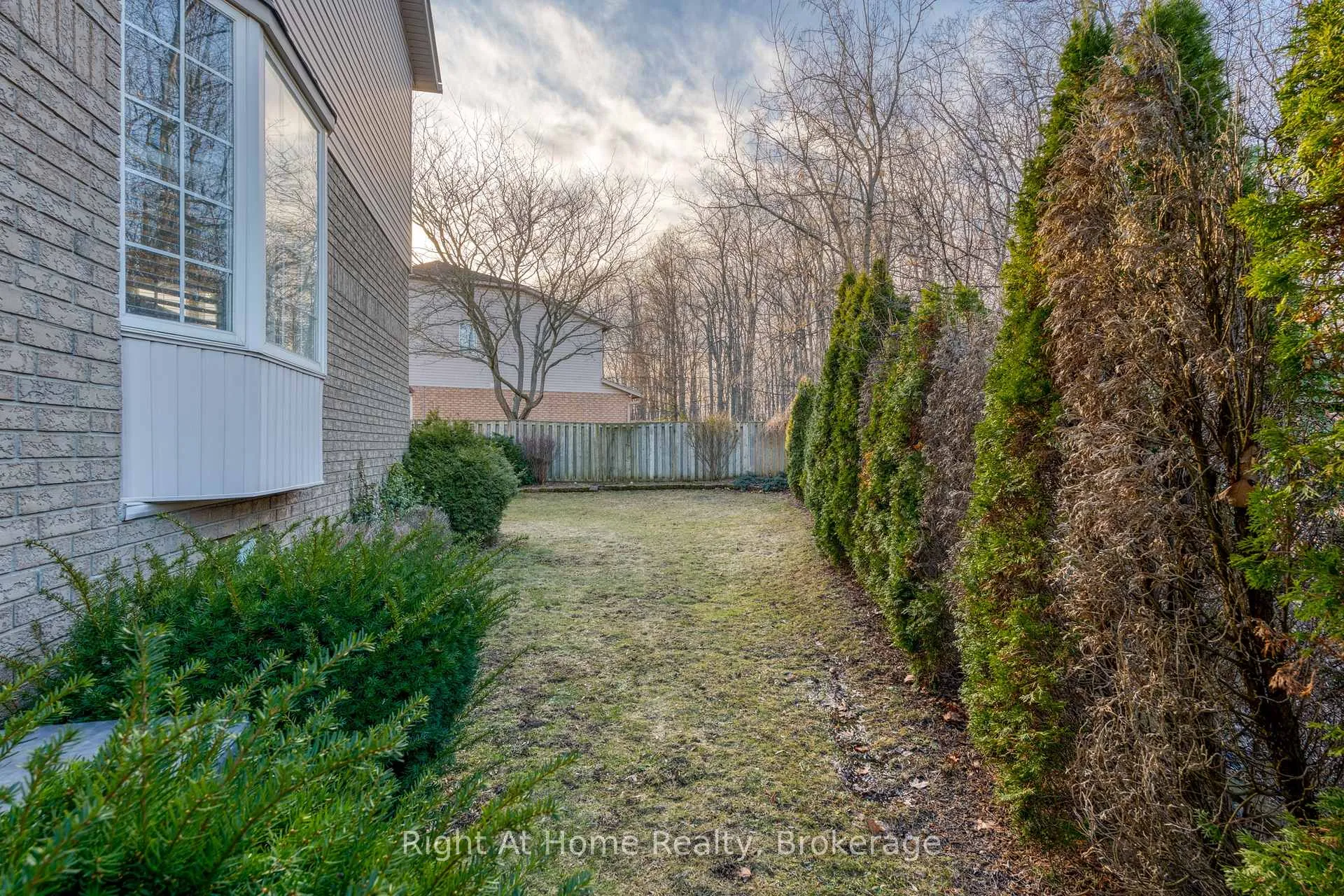 Photo 40 of 198 Gatestone Drive, Hamilton, Stoney Creek Mountain — HOMEH