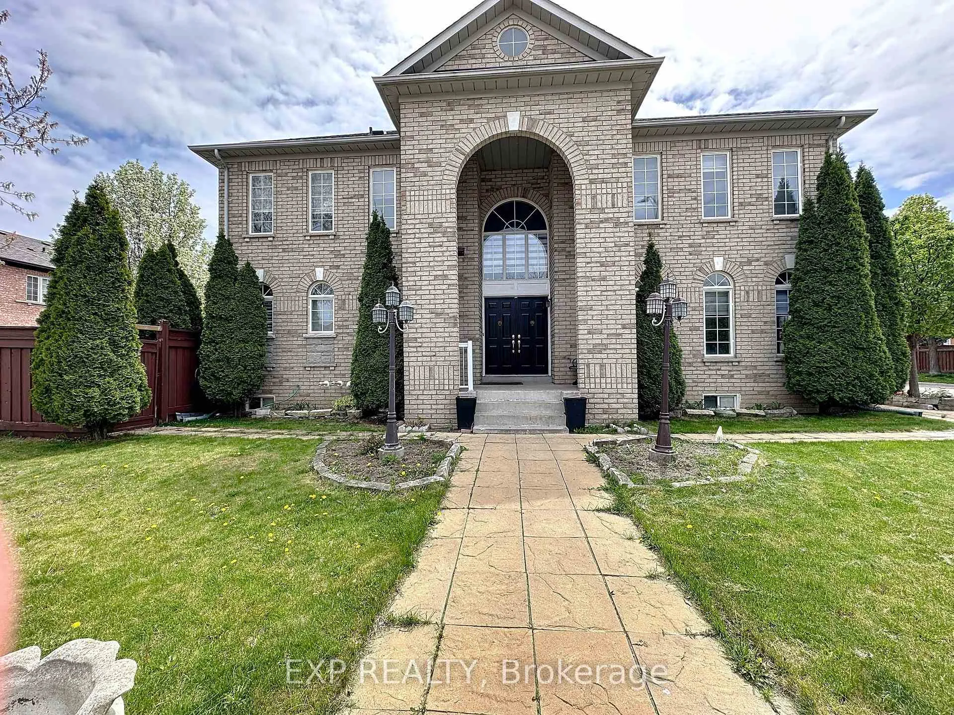Front of 129 Ledge Rock Drive