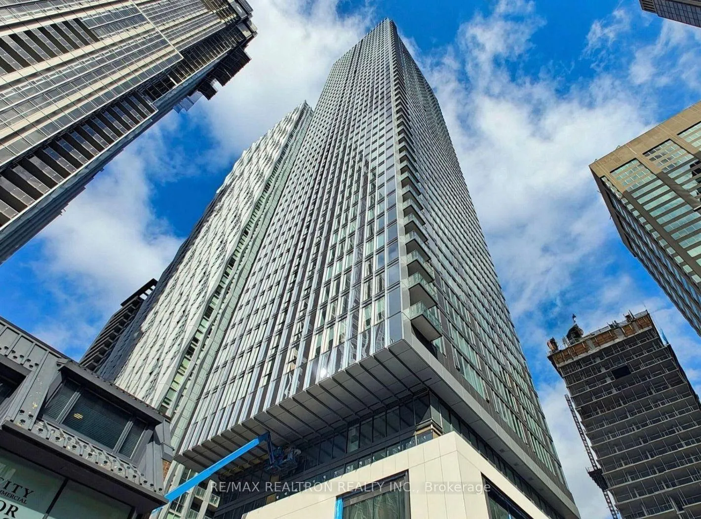 Photo 2 of Unit 3207, 8 Cumberland Street, Toronto, The Annex — HOMEH