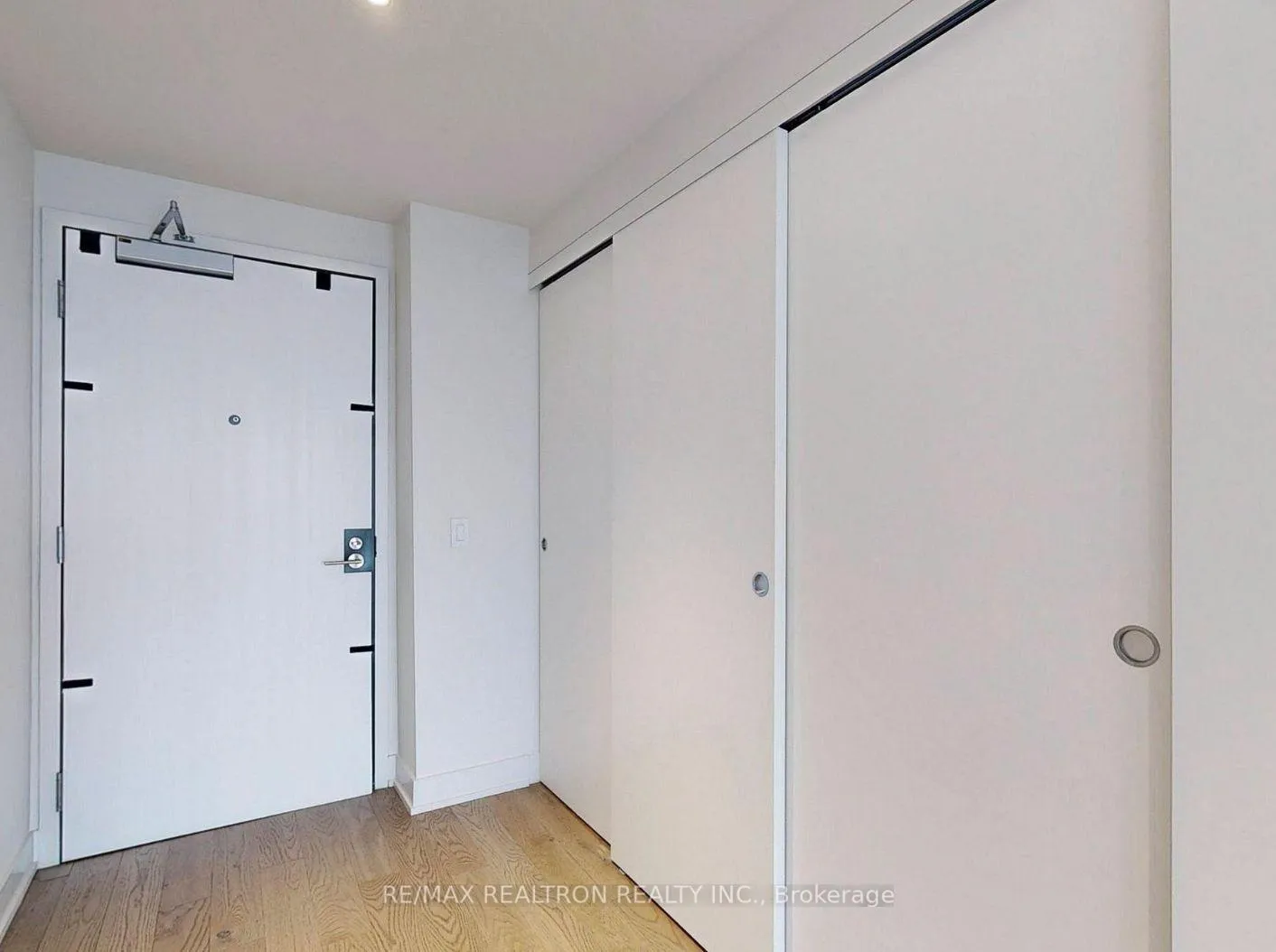 Photo 4 of Unit 3207, 8 Cumberland Street, Toronto, The Annex — HOMEH