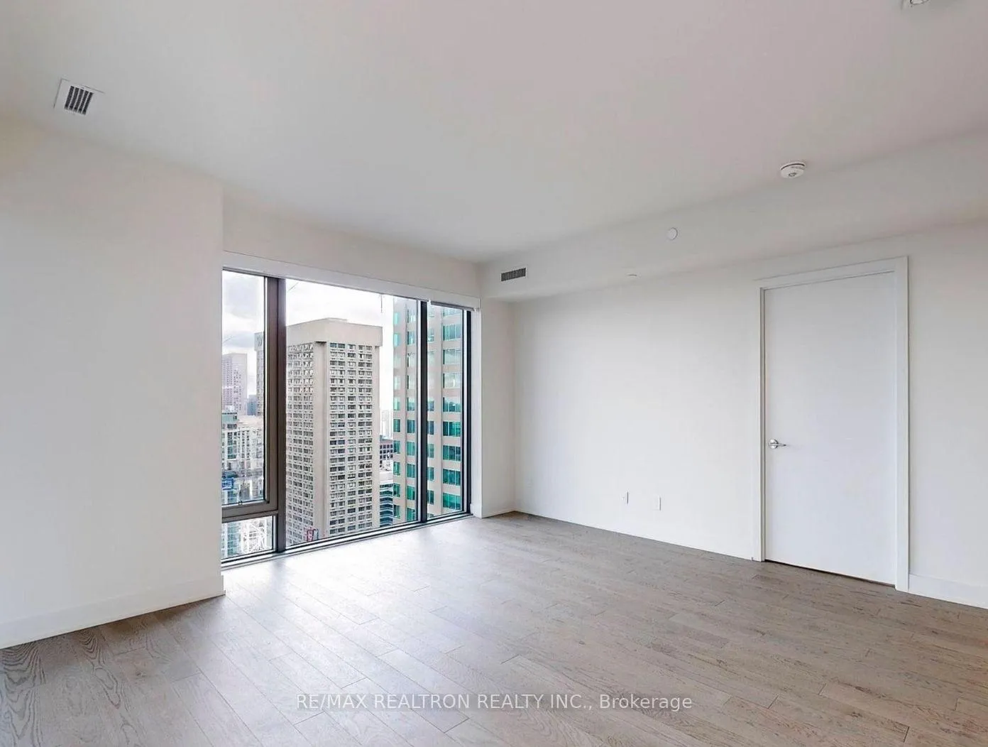 Photo 7 of Unit 3207, 8 Cumberland Street, Toronto, The Annex — HOMEH