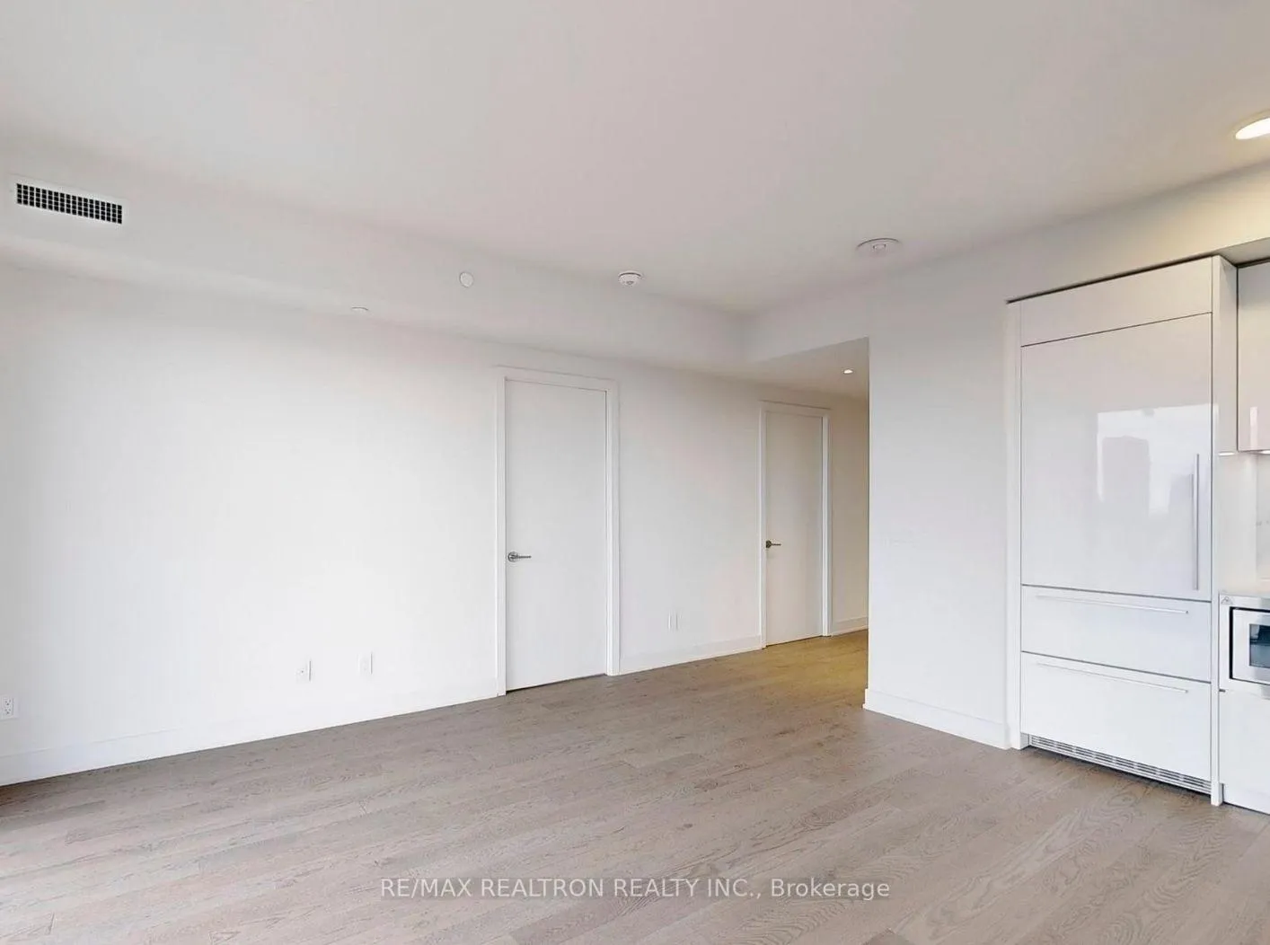 Photo 9 of Unit 3207, 8 Cumberland Street, Toronto, The Annex — HOMEH