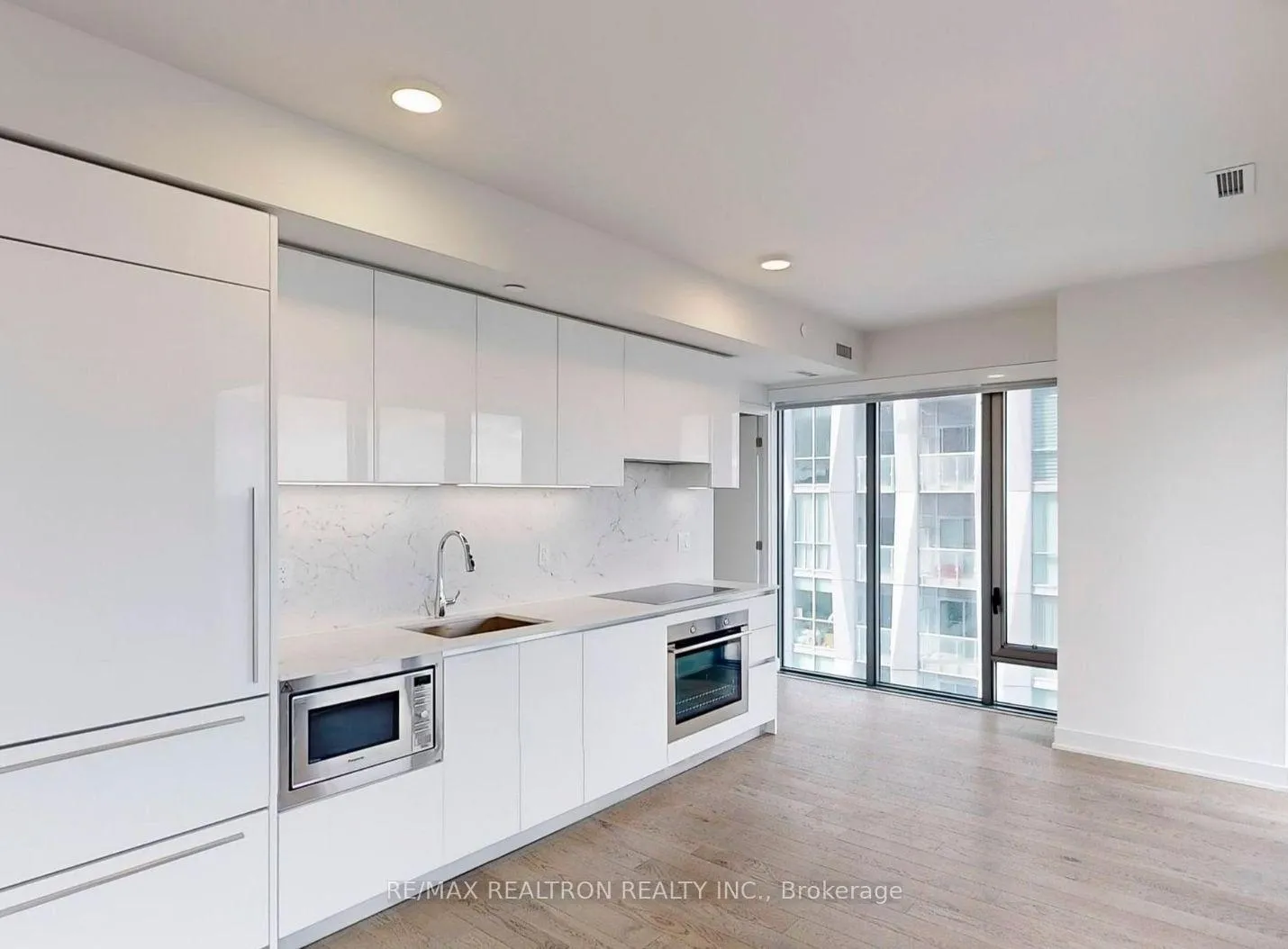 Photo 11 of Unit 3207, 8 Cumberland Street, Toronto, The Annex — HOMEH
