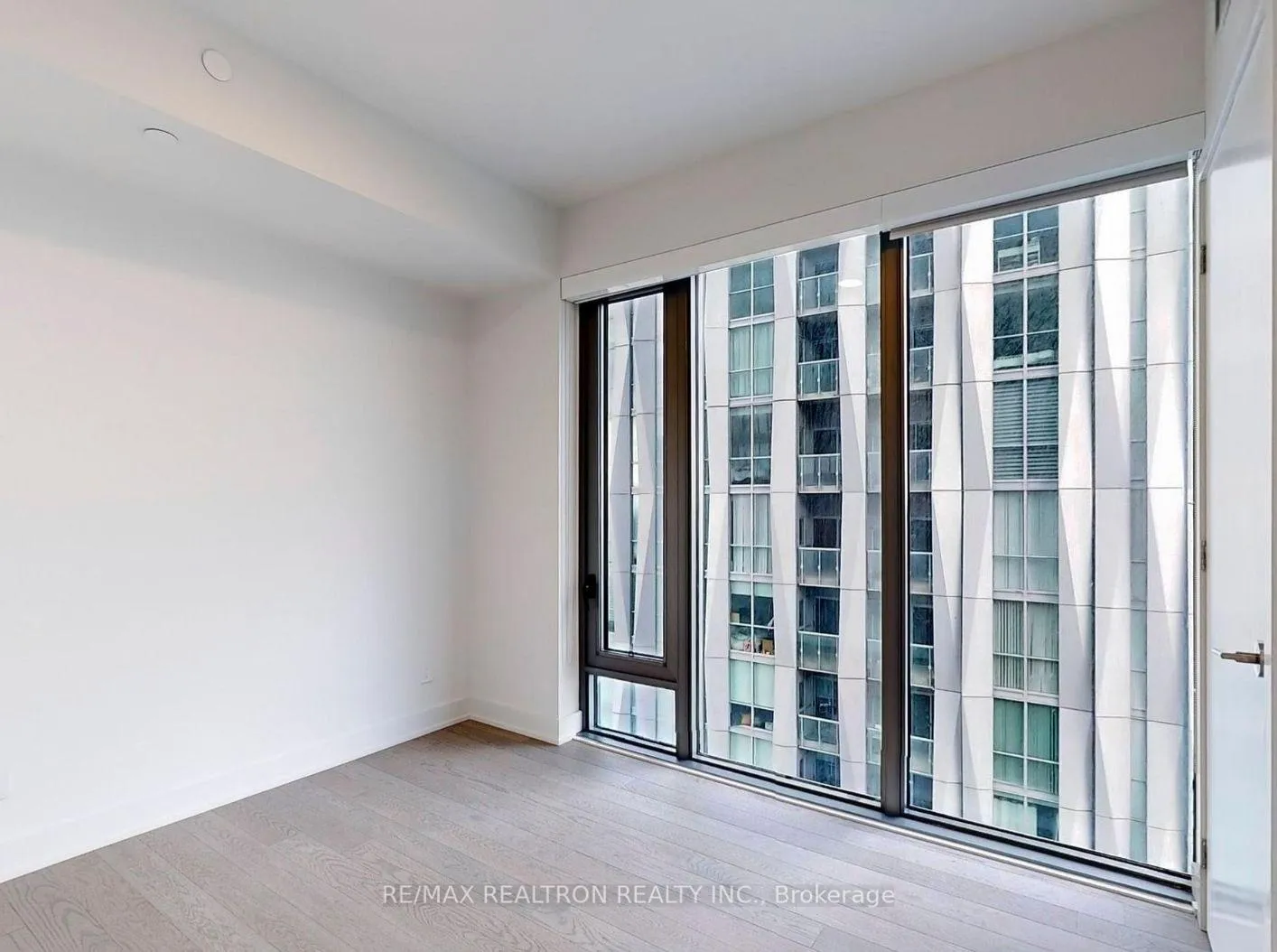 Photo 13 of Unit 3207, 8 Cumberland Street, Toronto, The Annex — HOMEH