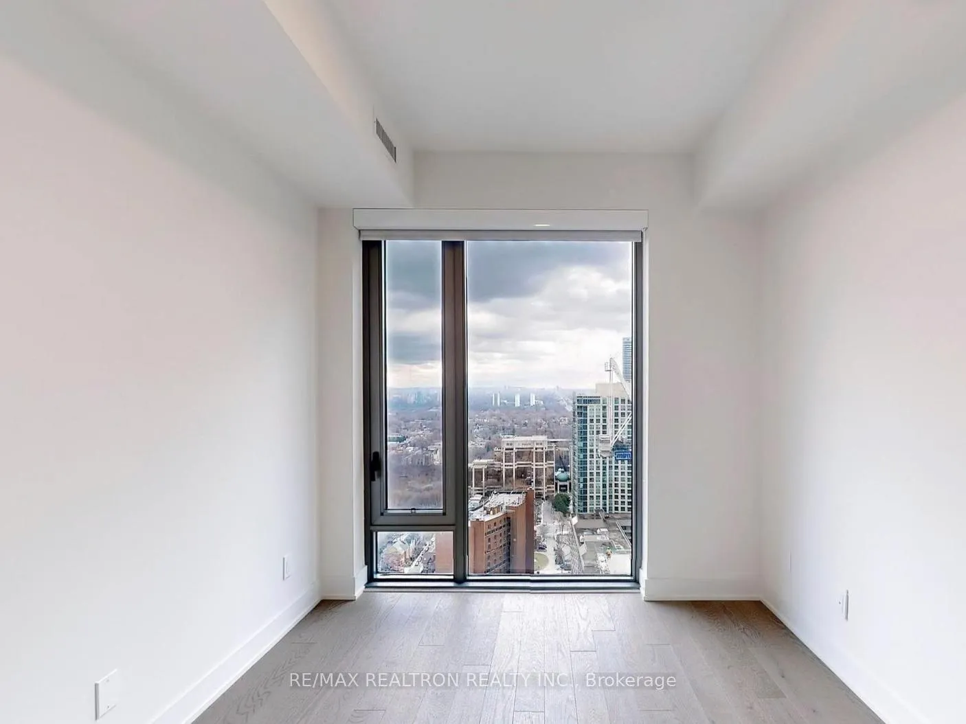 Photo 19 of Unit 3207, 8 Cumberland Street, Toronto, The Annex — HOMEH
