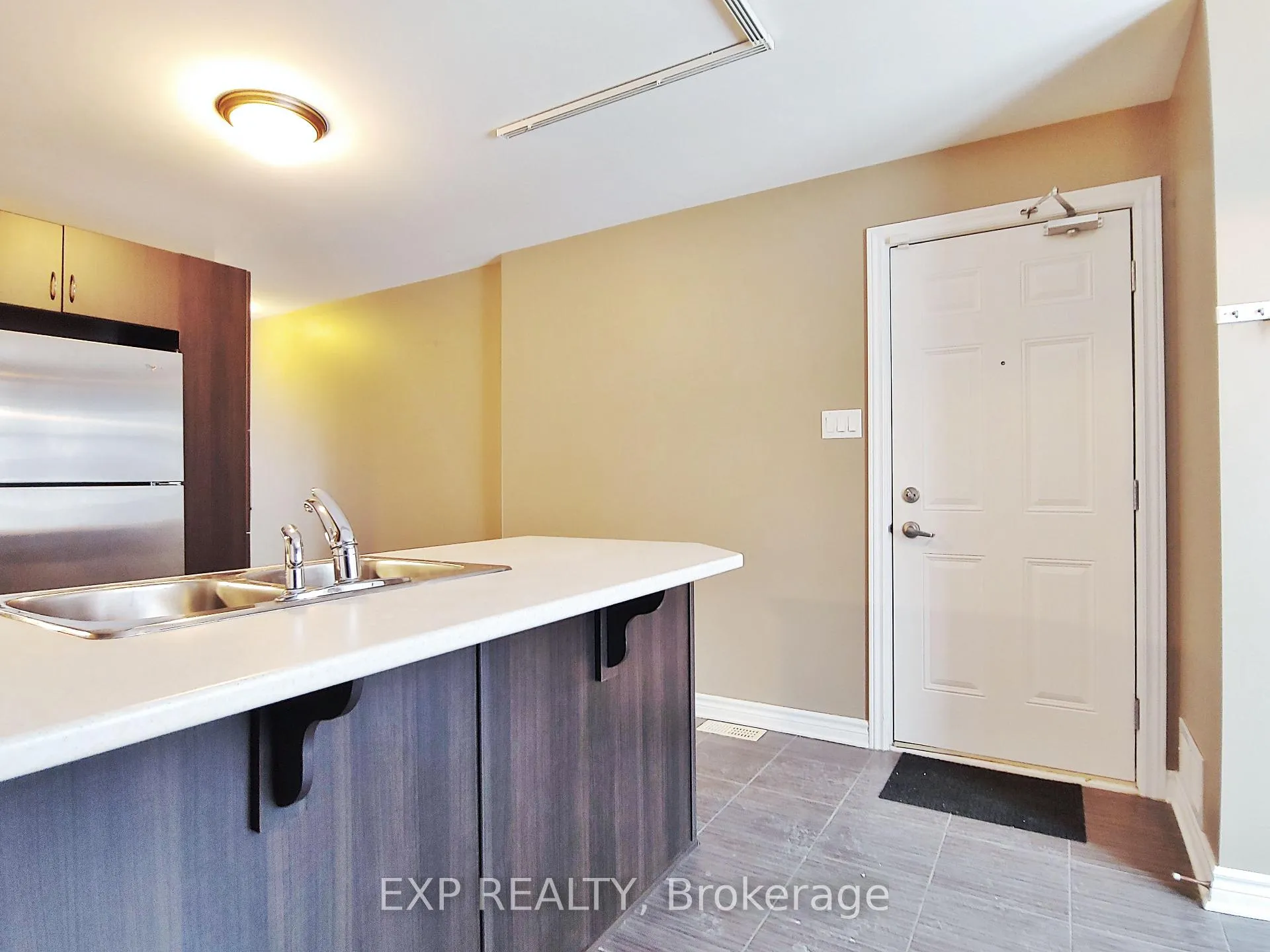 Front of Unit 32, 605 B Chapman Mills Drive