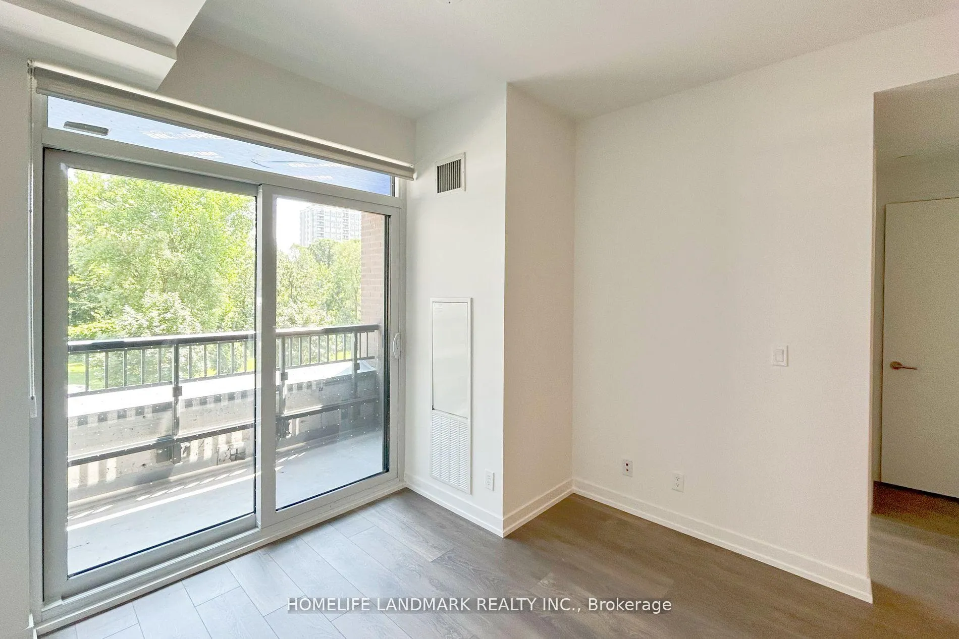 Photo 3 of Unit D-325, 8 Beverley Glen Boulevard, Vaughan, Beverley Glen — HOMEH