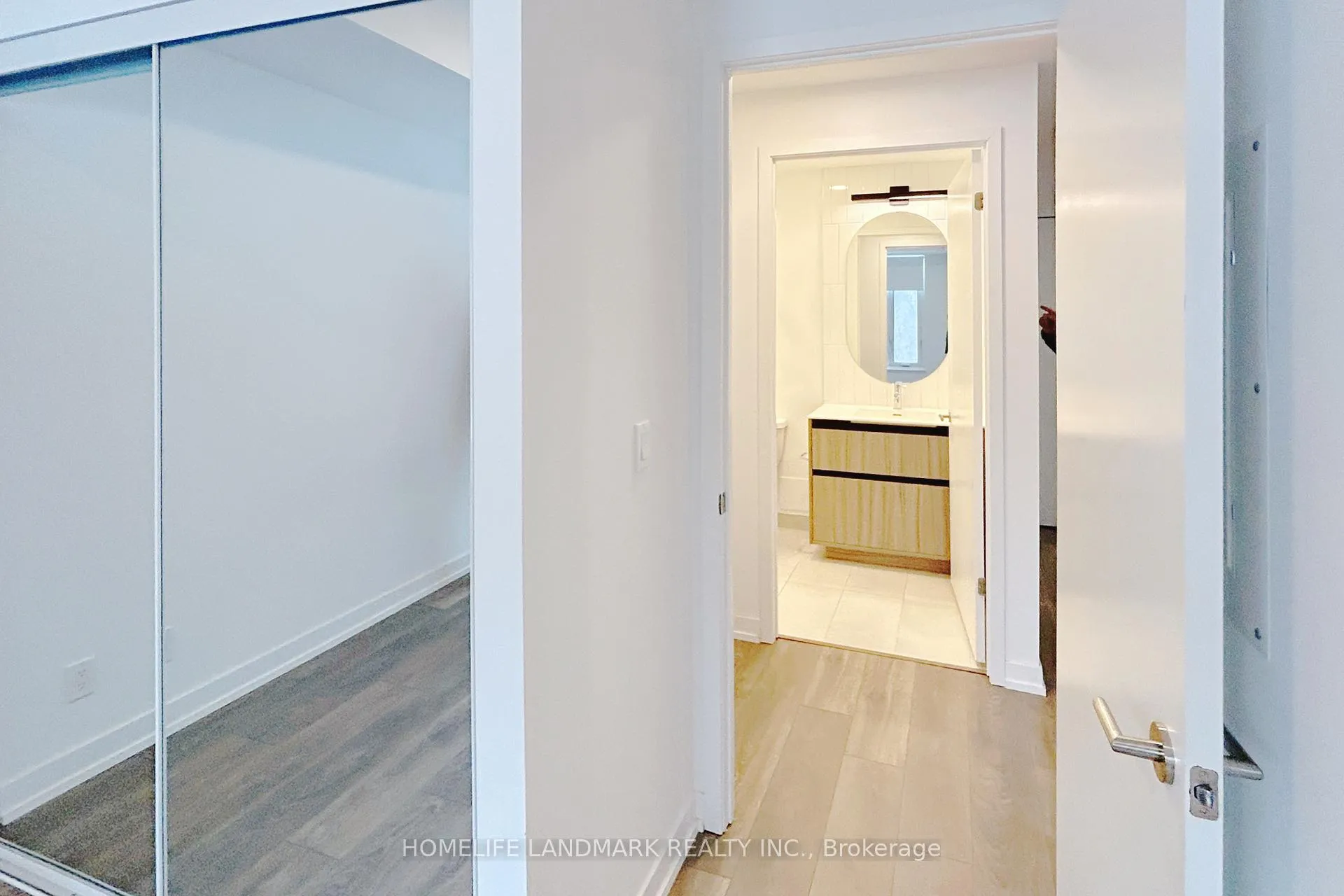 Photo 6 of Unit D-325, 8 Beverley Glen Boulevard, Vaughan, Beverley Glen — HOMEH