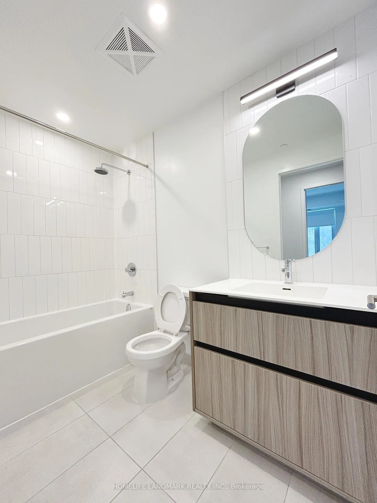 Photo 7 of Unit D-325, 8 Beverley Glen Boulevard, Vaughan, Beverley Glen — HOMEH