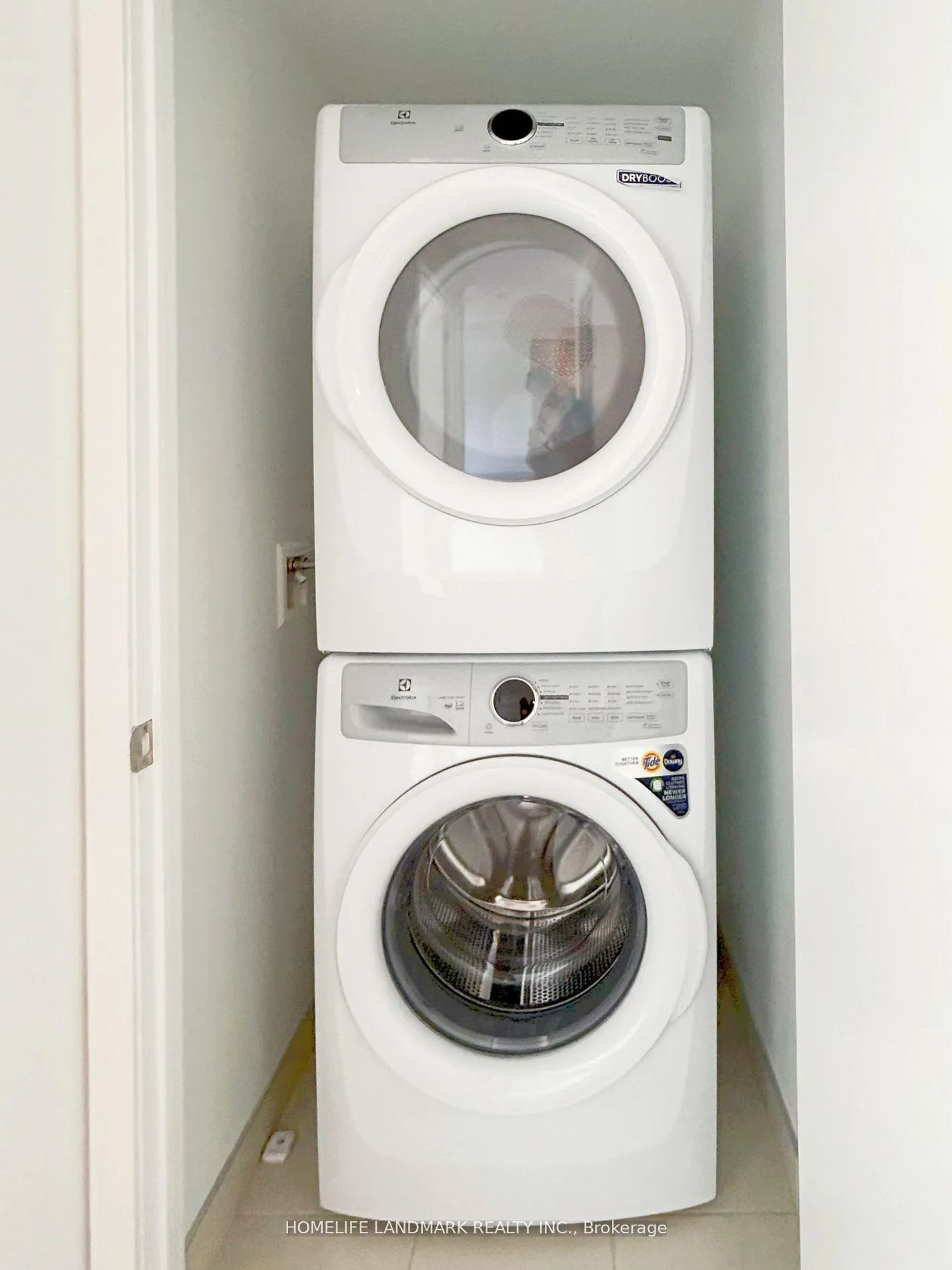 Photo 8 of Unit D-325, 8 Beverley Glen Boulevard, Vaughan, Beverley Glen — HOMEH