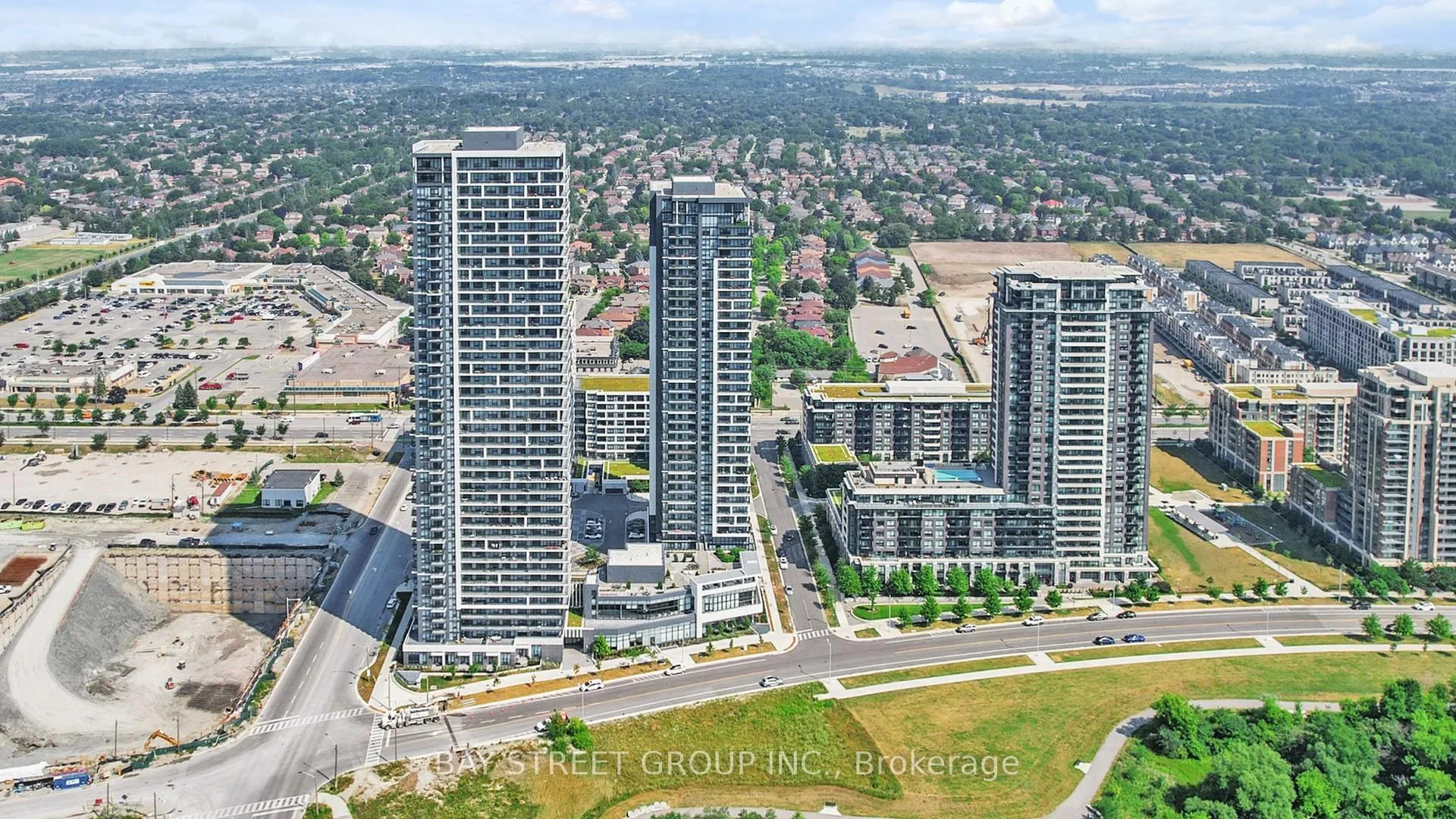 Photo 5 of Unit 202, 18 Water Walk Drive, Markham, Unionville — HOMEH