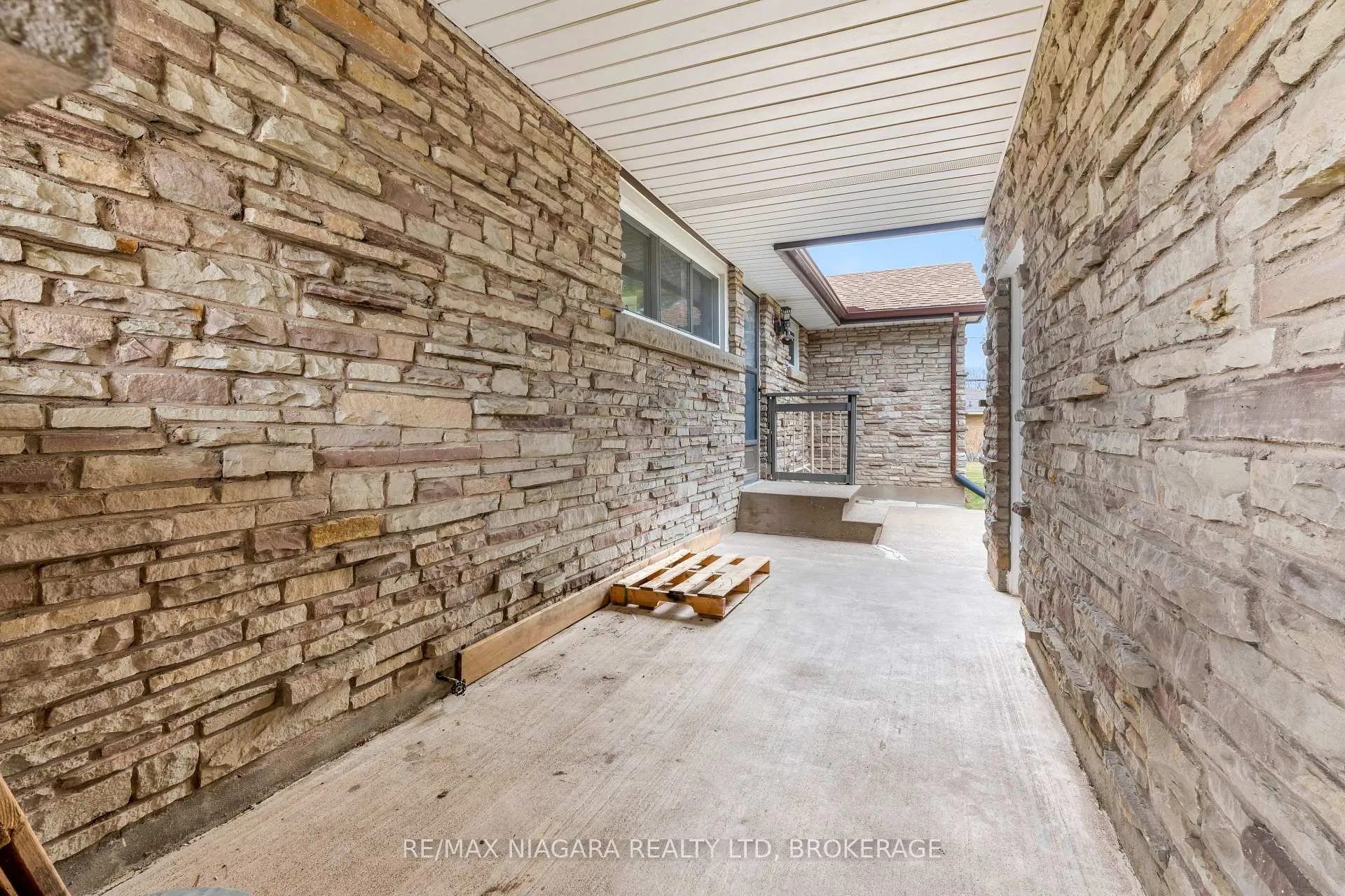 Photo 35 of 9 Caithness Drive, Welland, Prince Charles — HOMEH