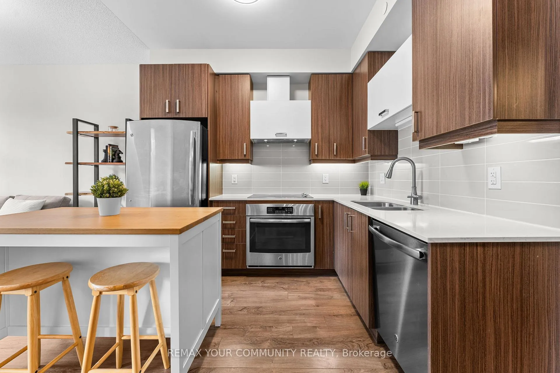 Photo 3 of Unit 333, 28 Uptown Drive, Markham, Unionville — HOMEH
