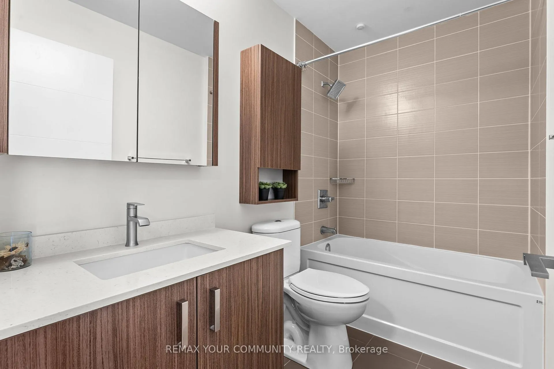 Photo 7 of Unit 333, 28 Uptown Drive, Markham, Unionville — HOMEH