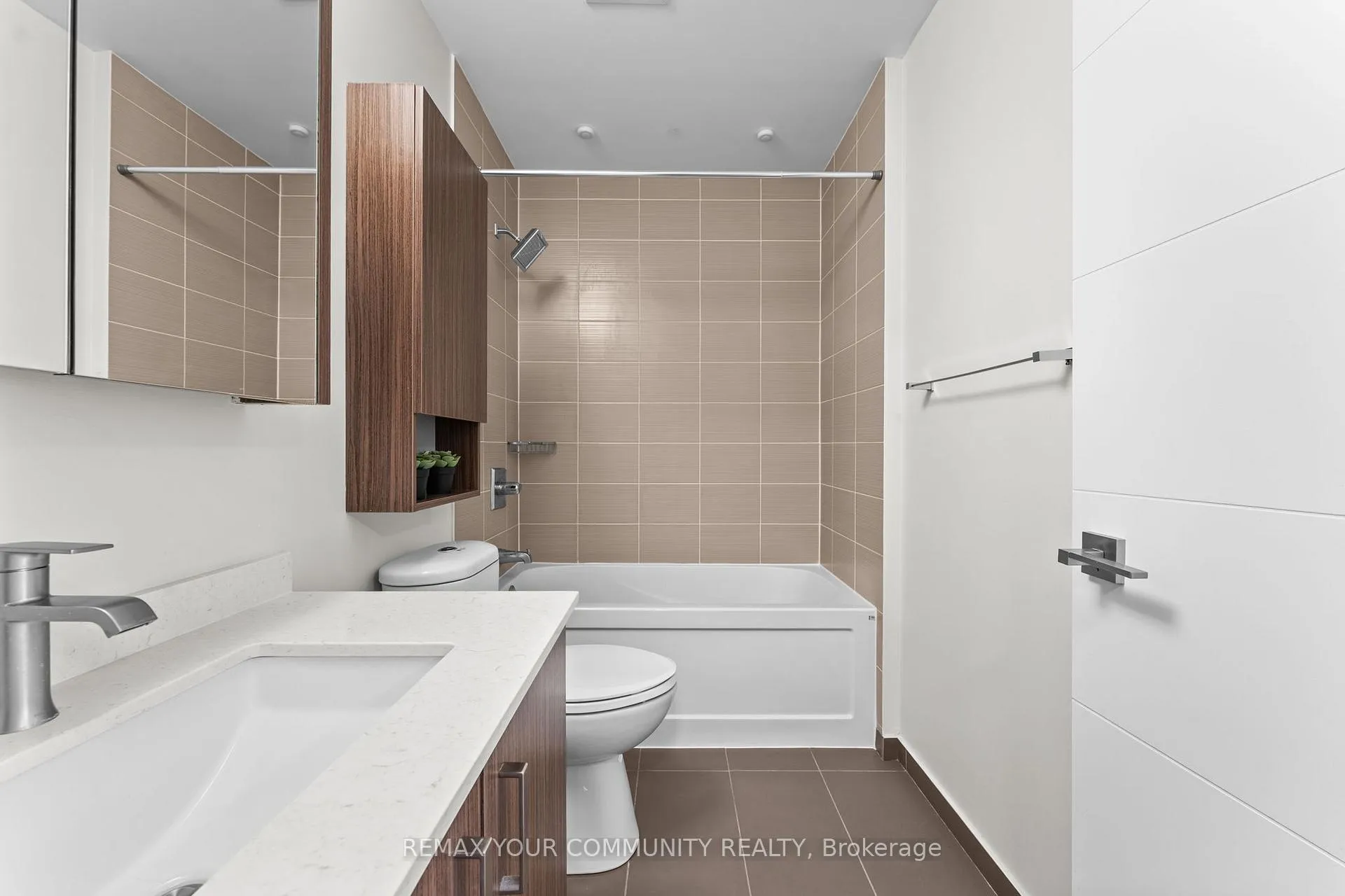 Photo 8 of Unit 333, 28 Uptown Drive, Markham, Unionville — HOMEH