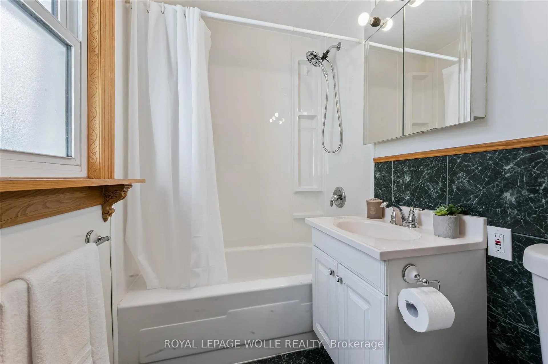 Photo 17 of 129 Talbot Street, Kitchener — HOMEH
