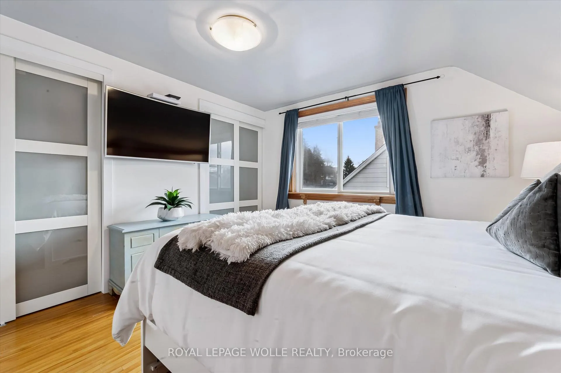 Photo 19 of 129 Talbot Street, Kitchener — HOMEH