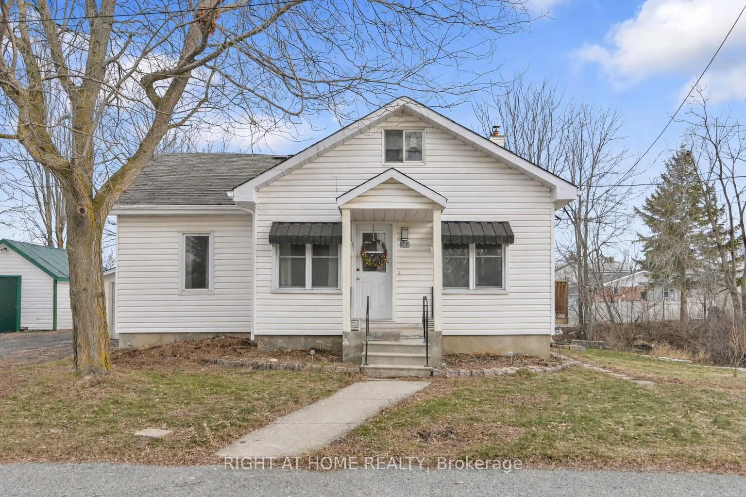 Photo 1 of 541 Albert Street, North Dundas, Winchester — HOMEH