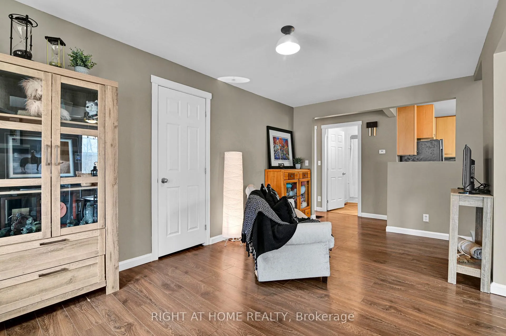 Photo 4 of 541 Albert Street, North Dundas, Winchester — HOMEH
