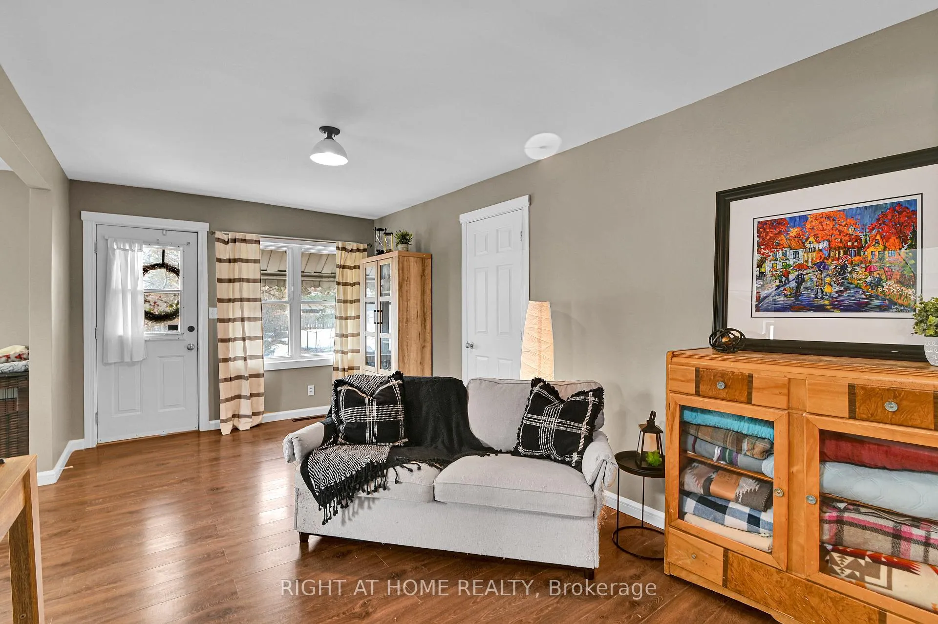 Photo 6 of 541 Albert Street, North Dundas, Winchester — HOMEH
