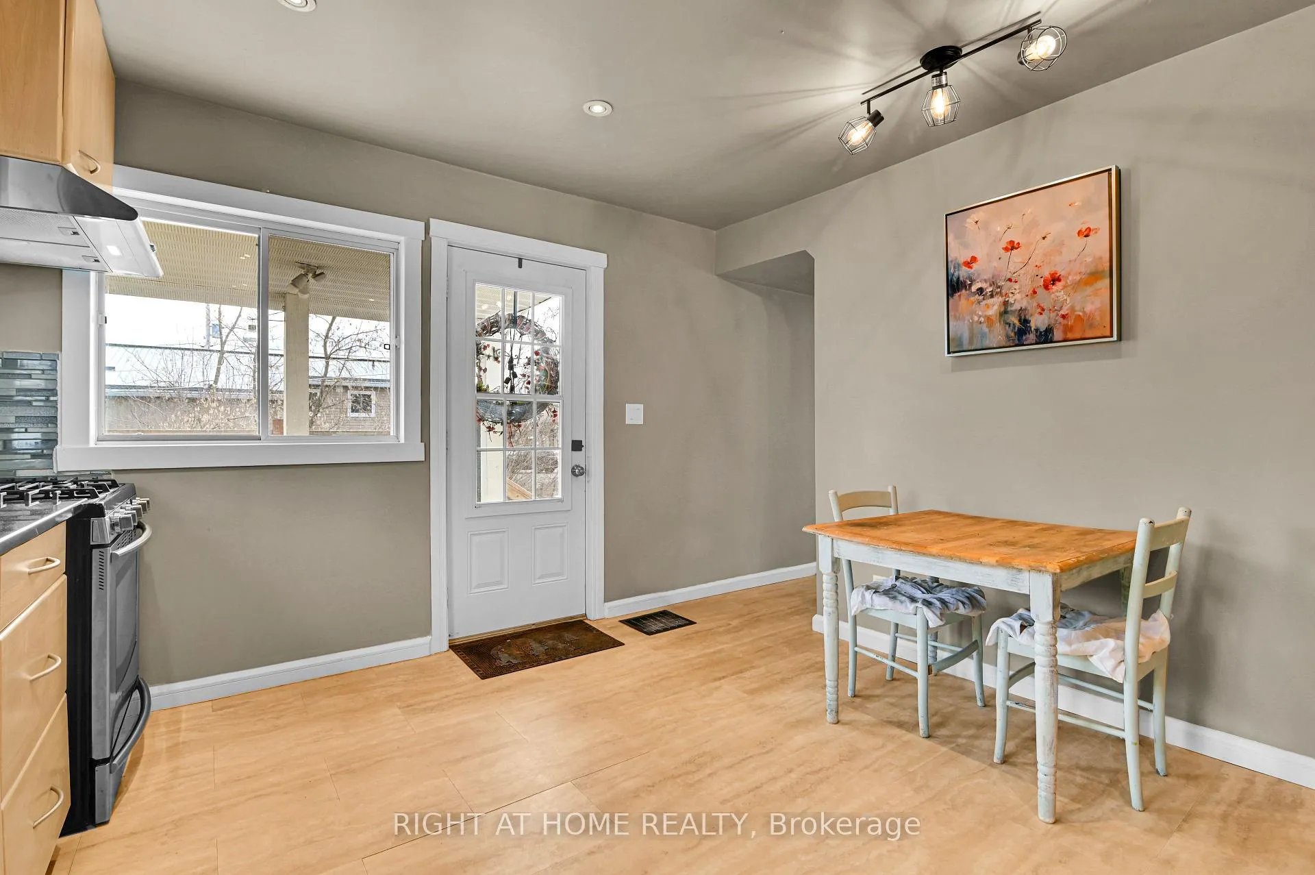 Photo 10 of 541 Albert Street, North Dundas, Winchester — HOMEH