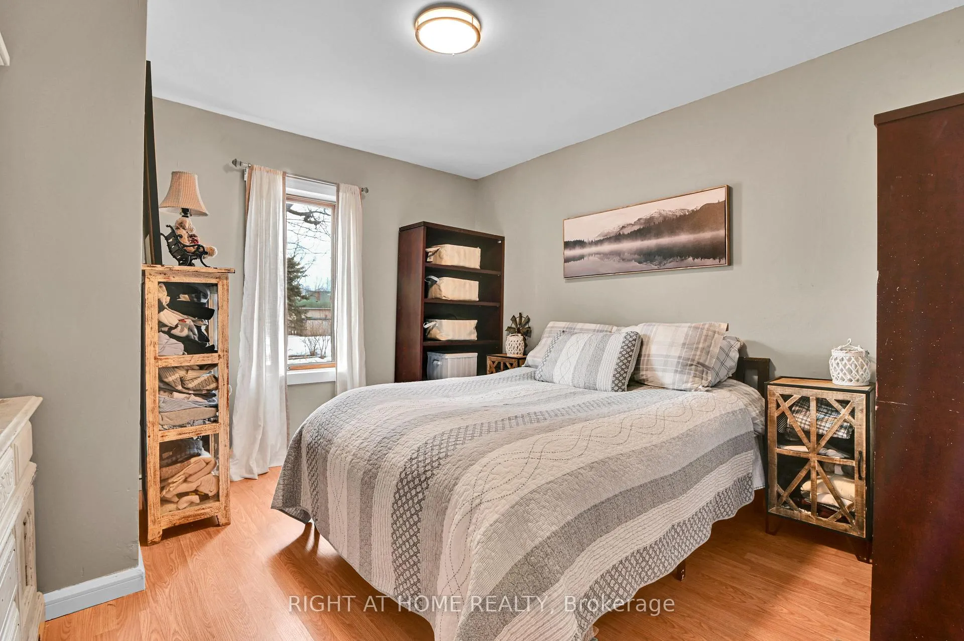 Photo 12 of 541 Albert Street, North Dundas, Winchester — HOMEH