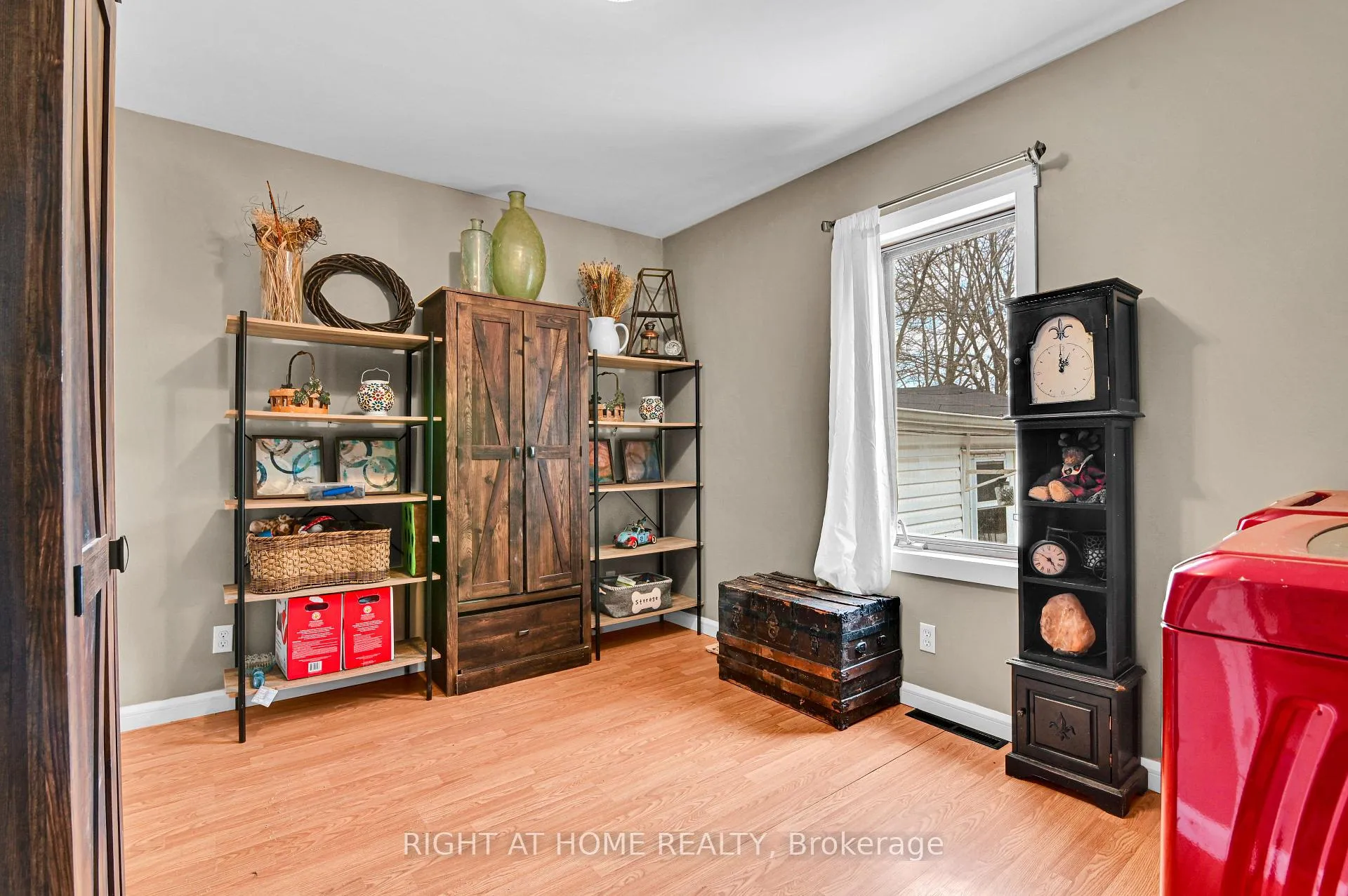 Photo 14 of 541 Albert Street, North Dundas, Winchester — HOMEH