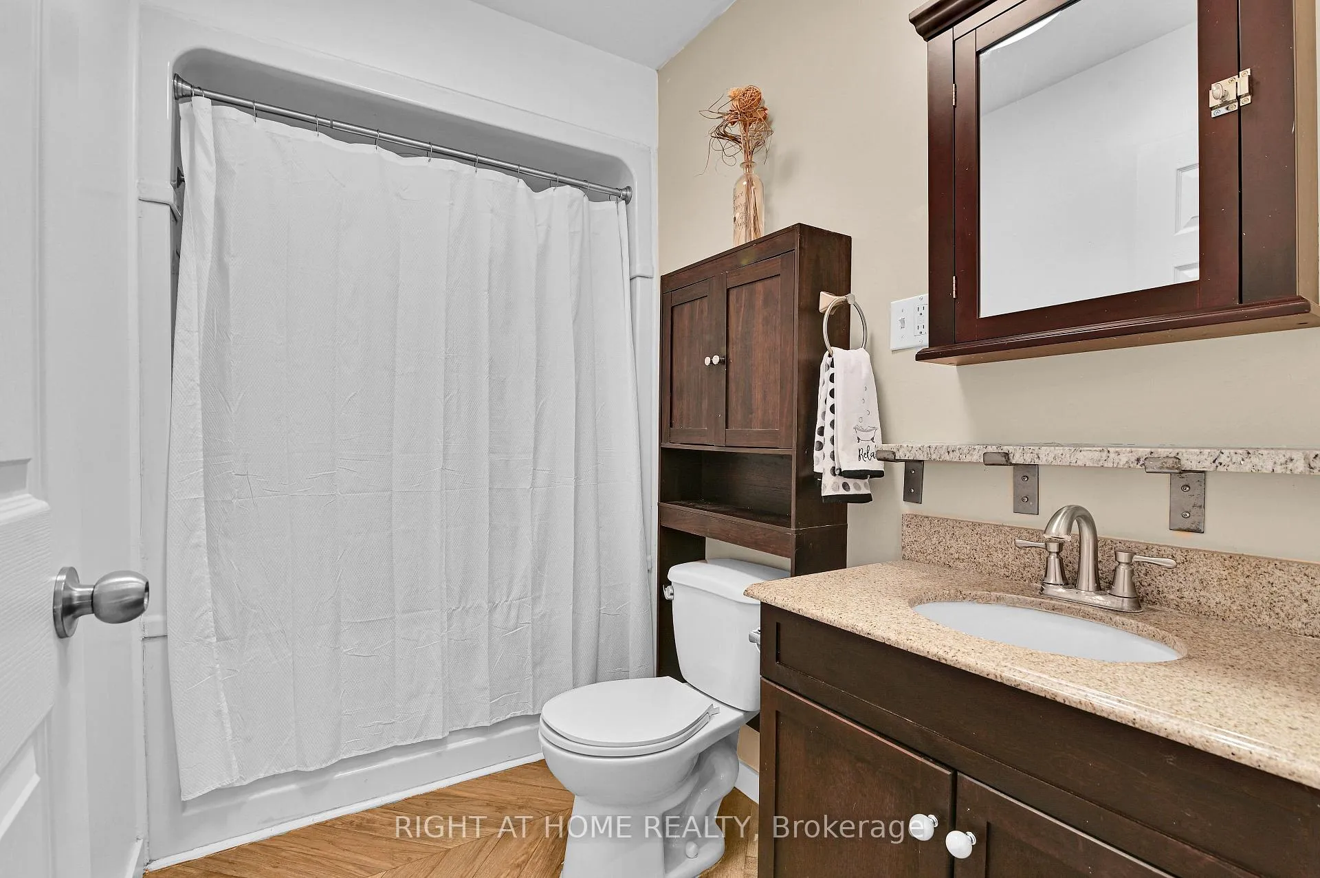 Photo 17 of 541 Albert Street, North Dundas, Winchester — HOMEH