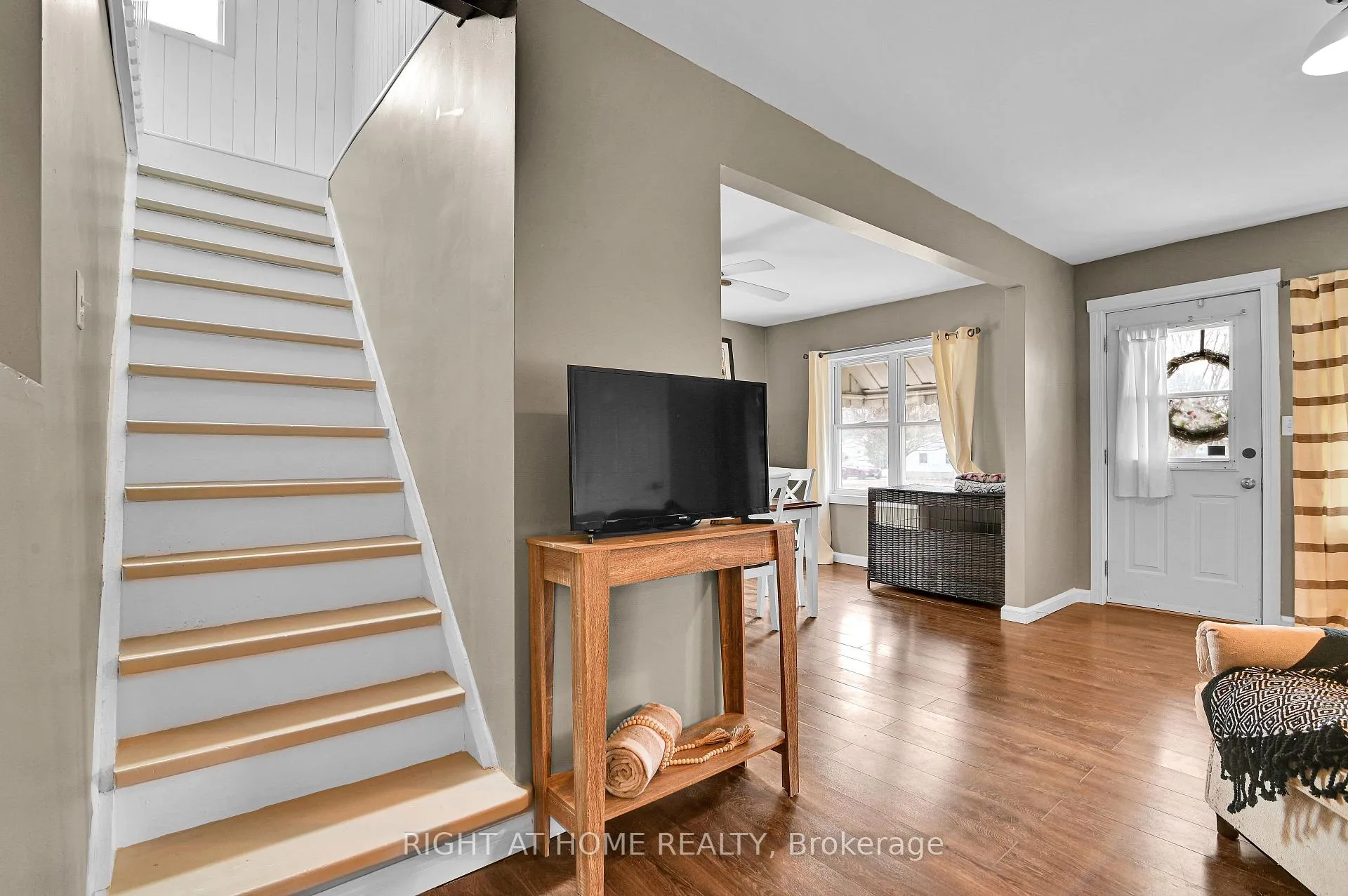 Photo 18 of 541 Albert Street, North Dundas, Winchester — HOMEH
