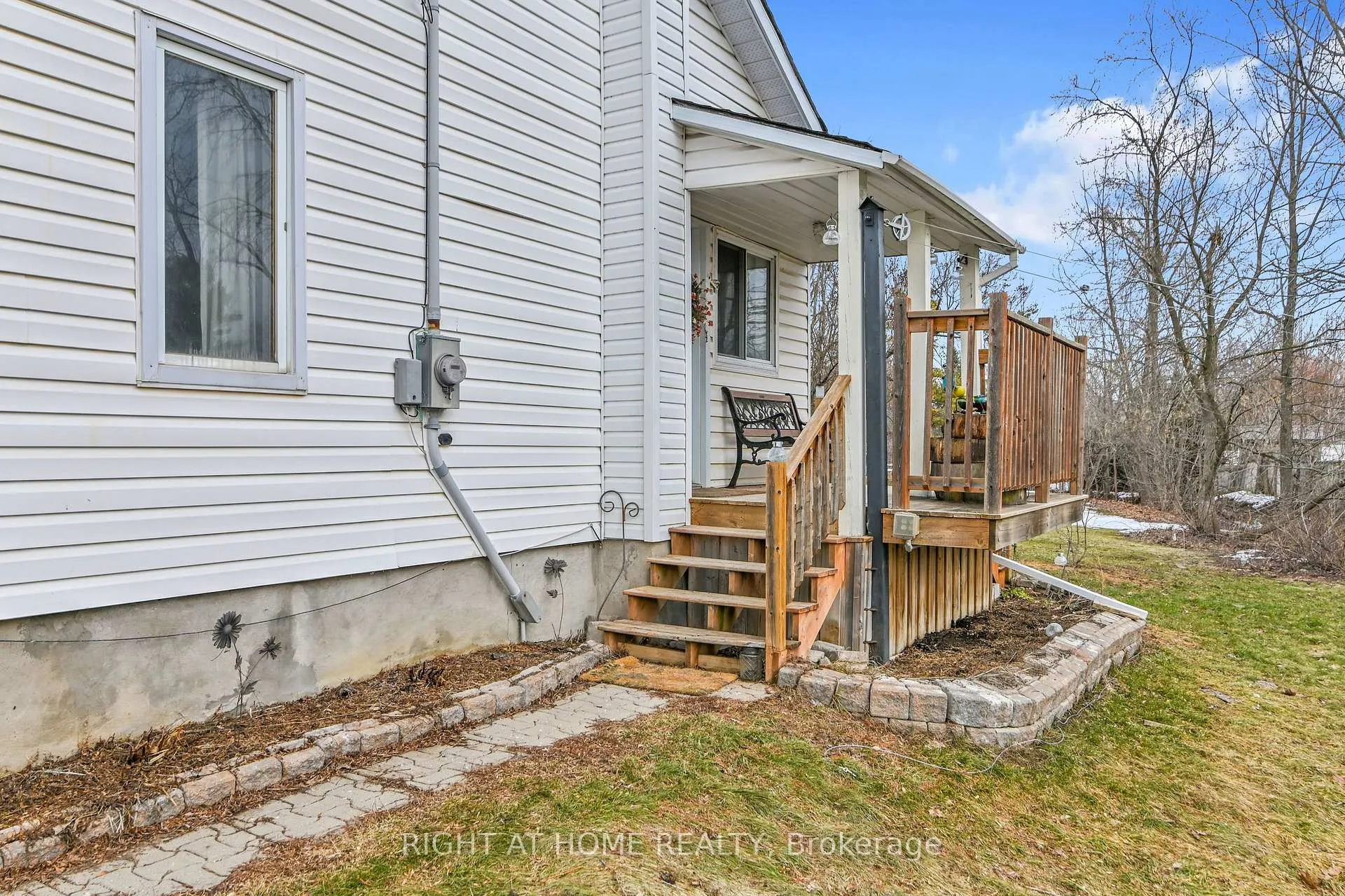 Photo 26 of 541 Albert Street, North Dundas, Winchester — HOMEH
