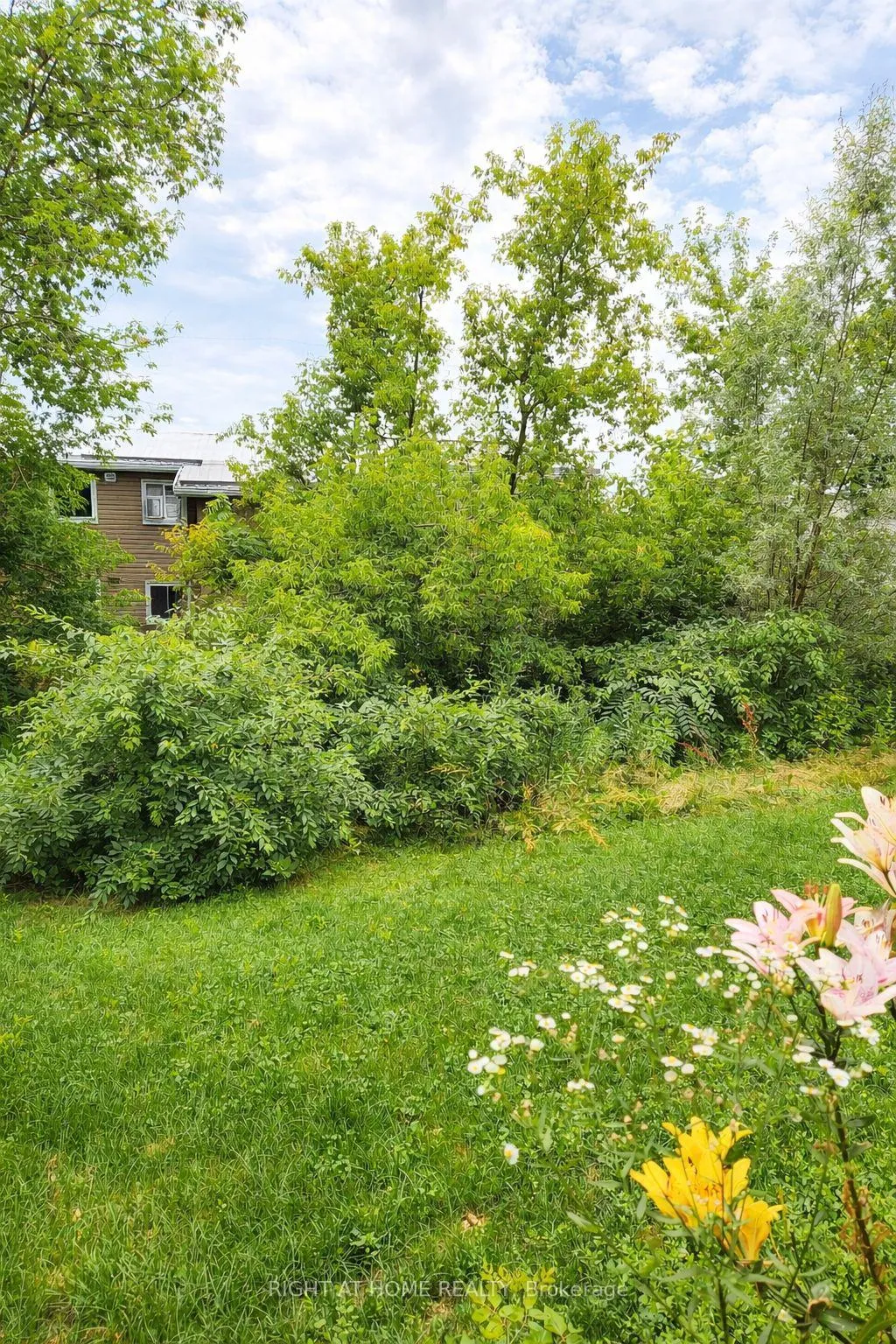 Photo 35 of 541 Albert Street, North Dundas, Winchester — HOMEH