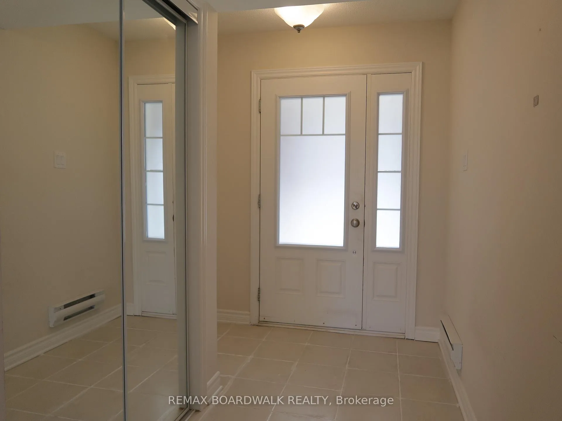 Photo 3 of 117 Gelderland Private, Ottawa, Kanata - Emerald Meadows/Trailwest — HOMEH
