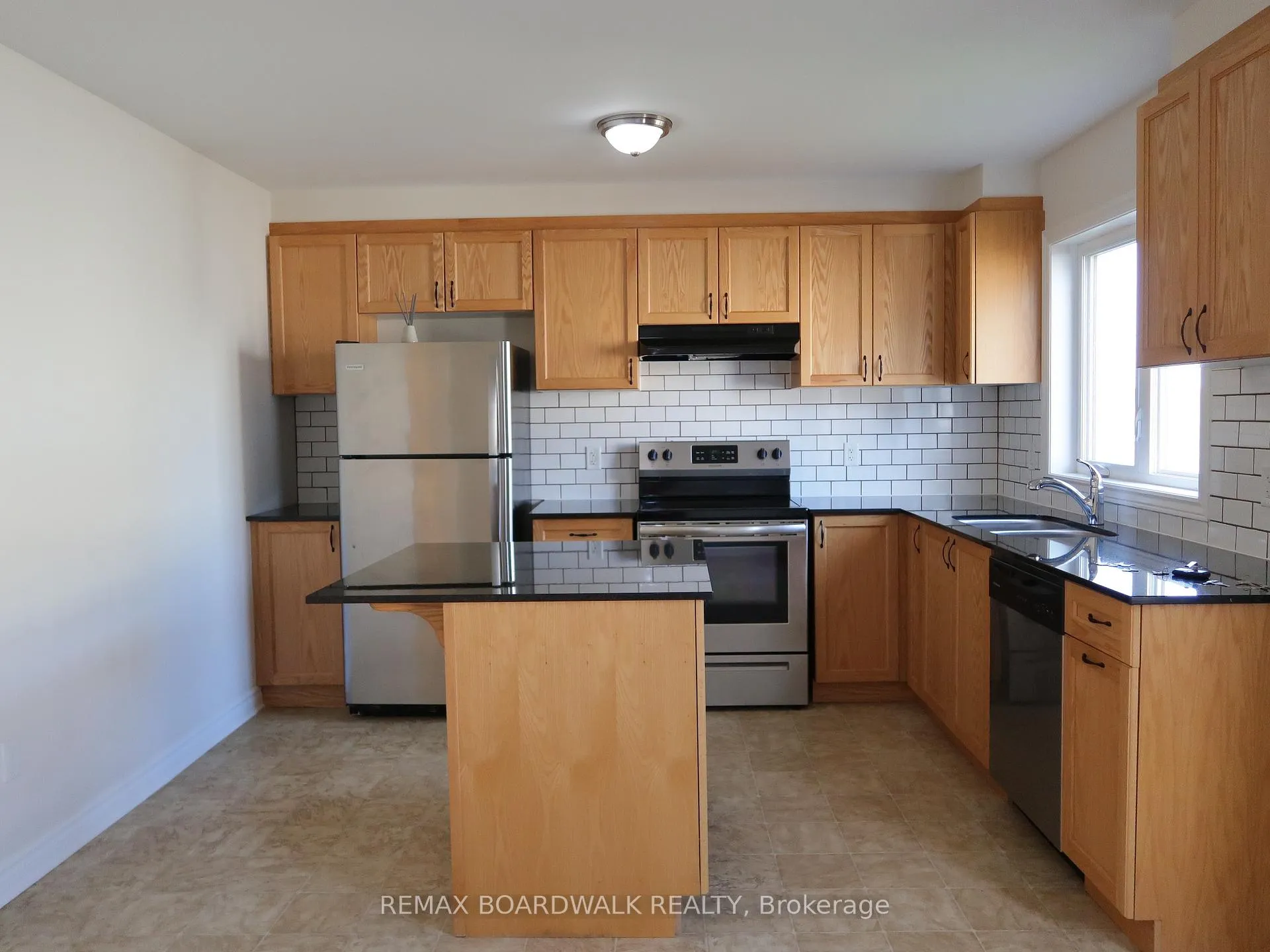 Photo 11 of 117 Gelderland Private, Ottawa, Kanata - Emerald Meadows/Trailwest — HOMEH