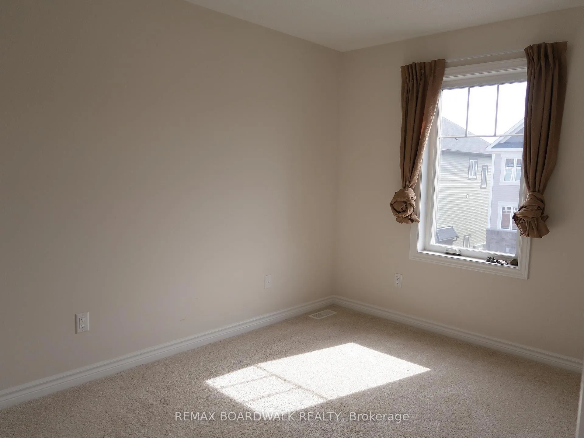 Photo 18 of 117 Gelderland Private, Ottawa, Kanata - Emerald Meadows/Trailwest — HOMEH