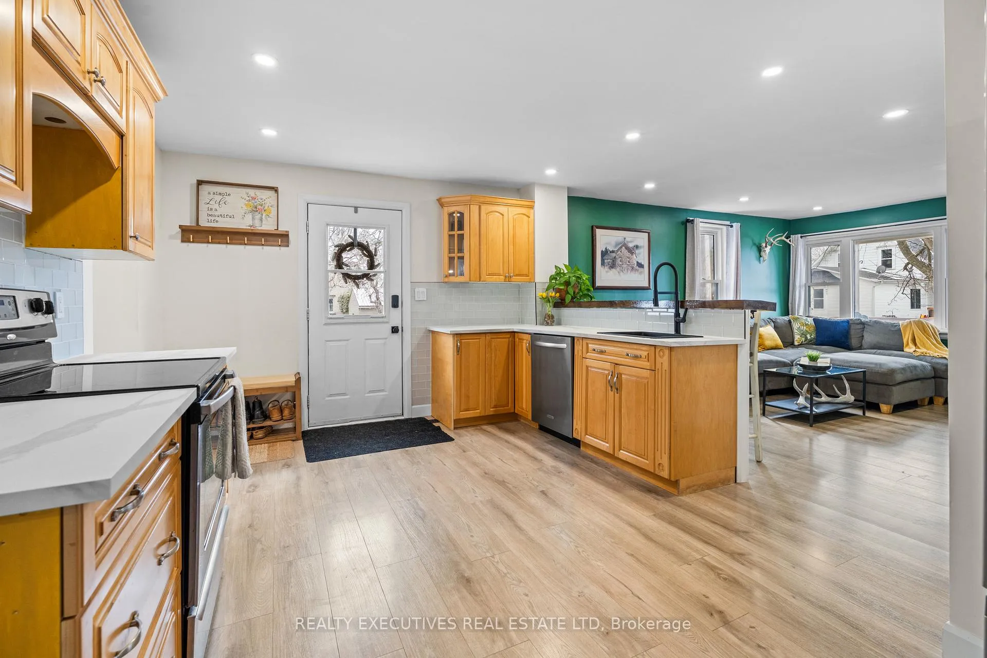 Photo 7 of 2 William Street, North Stormont, Finch — HOMEH