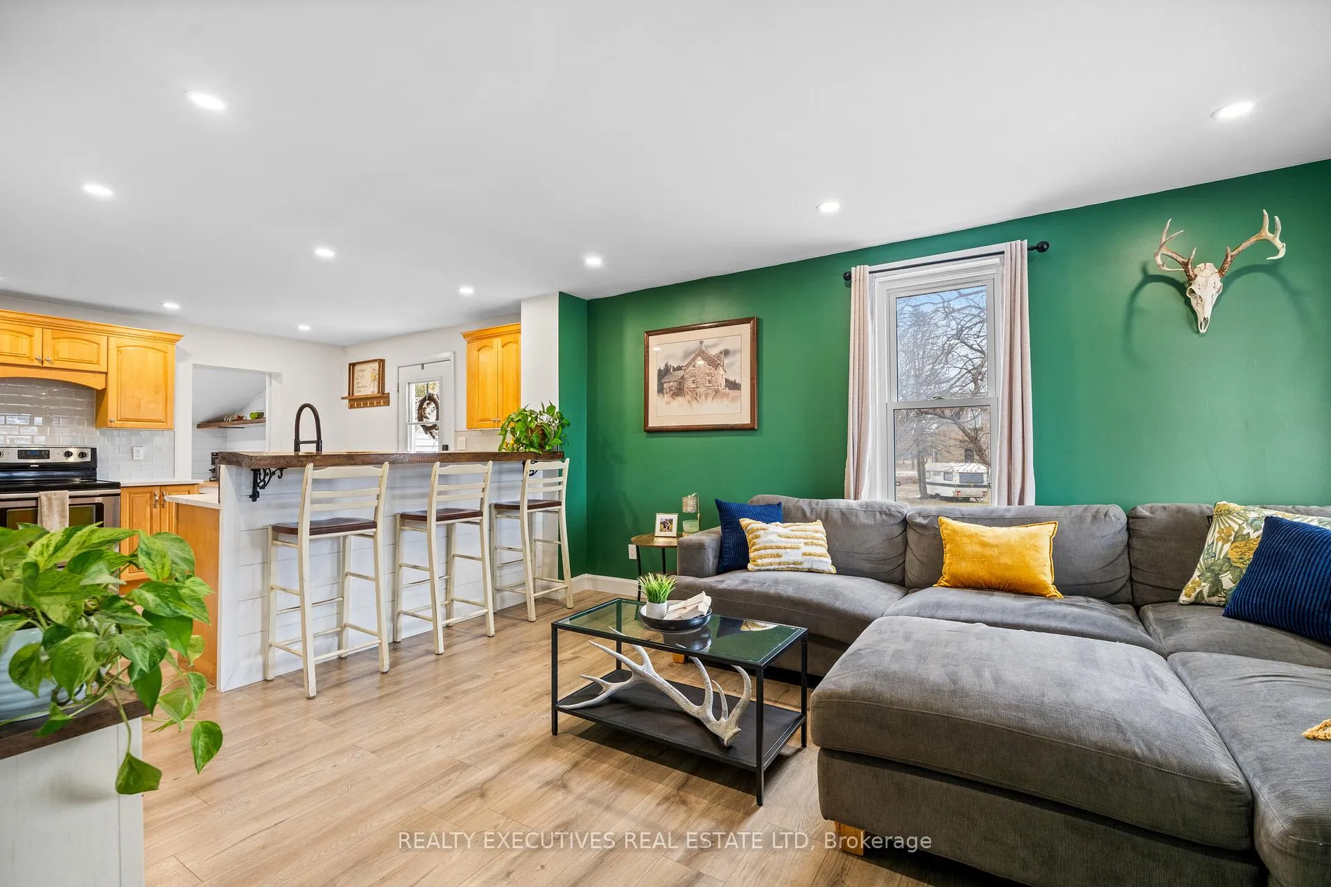 Photo 12 of 2 William Street, North Stormont, Finch — HOMEH