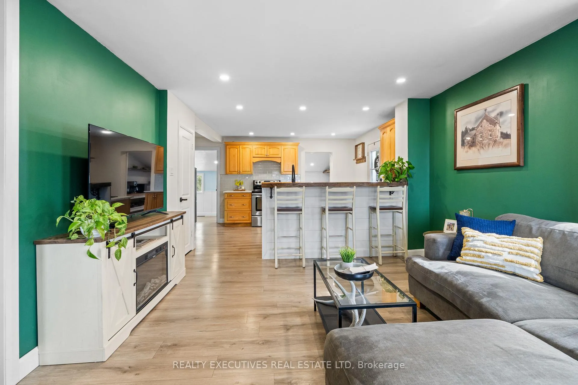 Photo 14 of 2 William Street, North Stormont, Finch — HOMEH