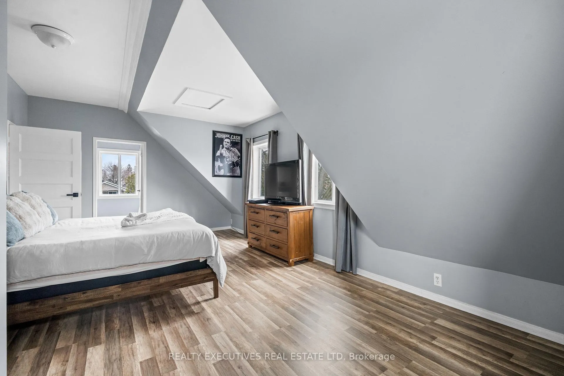 Photo 24 of 2 William Street, North Stormont, Finch — HOMEH
