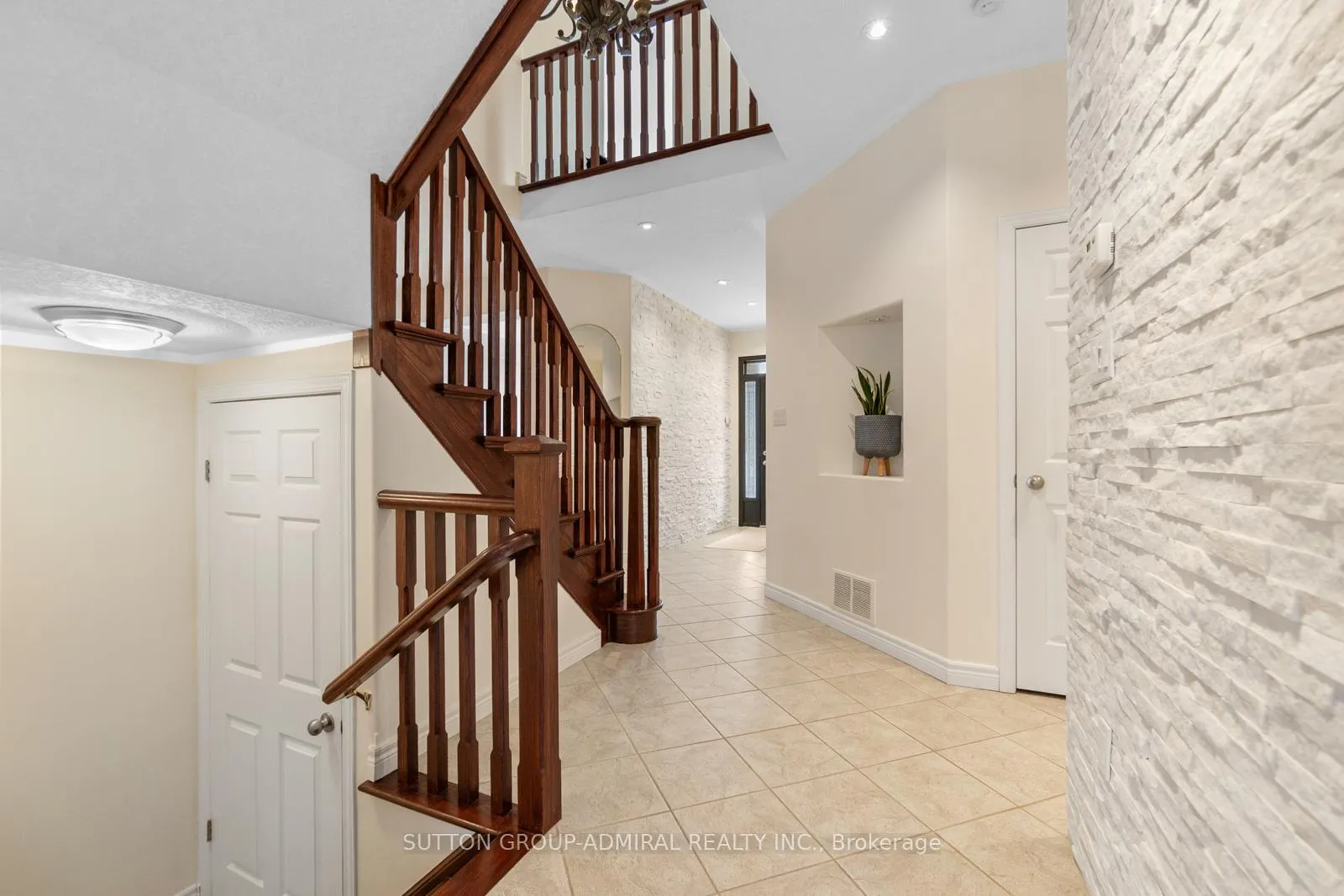 Photo 8 of 303 Winterburg Court, Waterloo — HOMEH