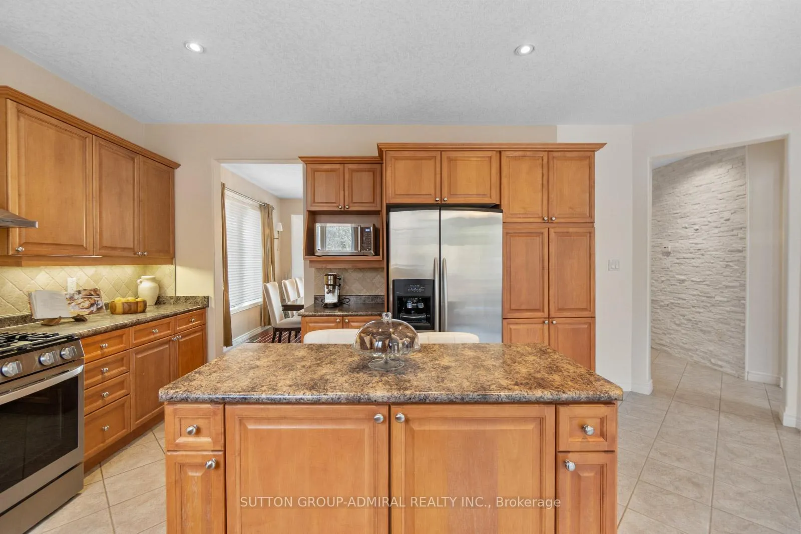 Photo 16 of 303 Winterburg Court, Waterloo — HOMEH