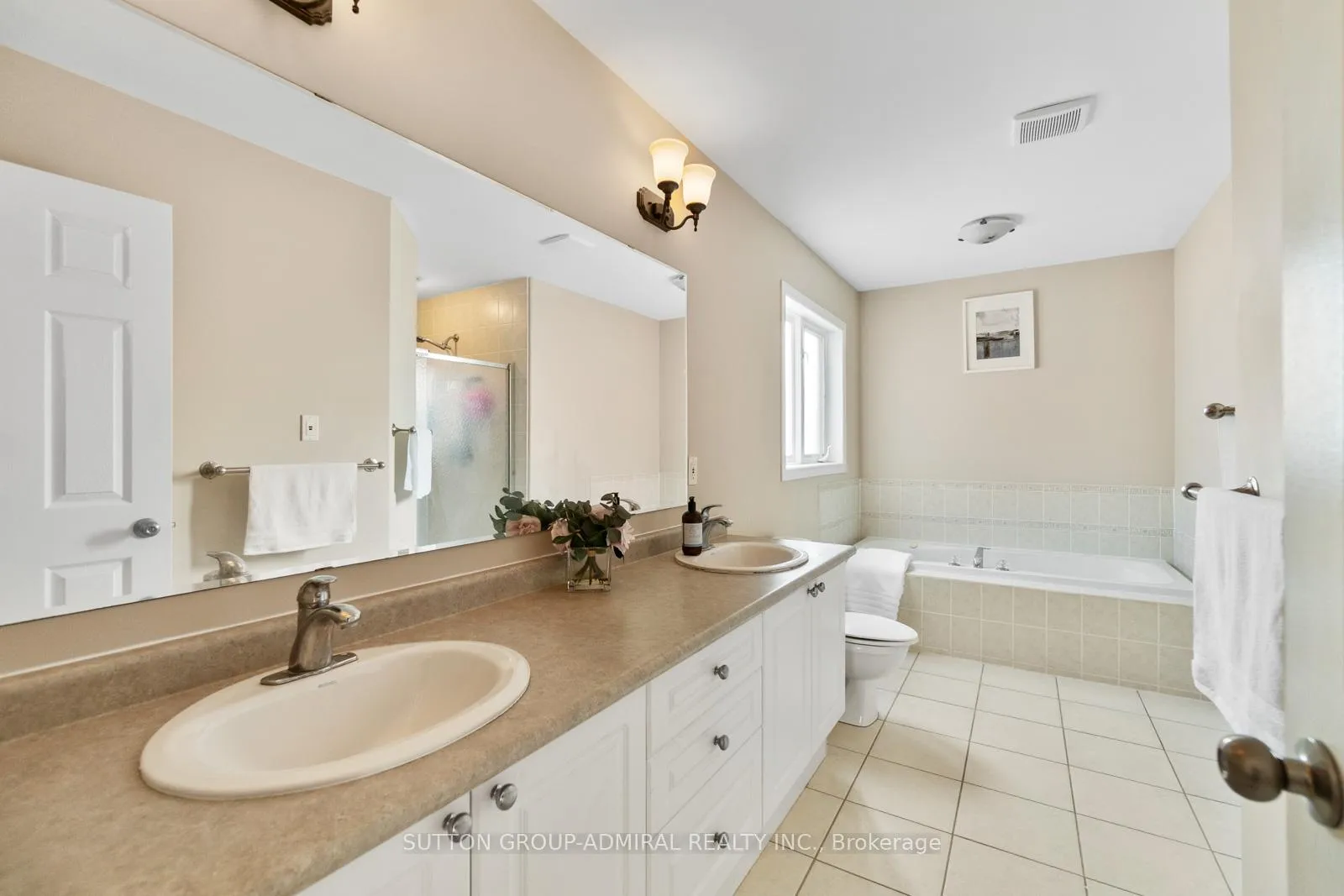 Photo 26 of 303 Winterburg Court, Waterloo — HOMEH