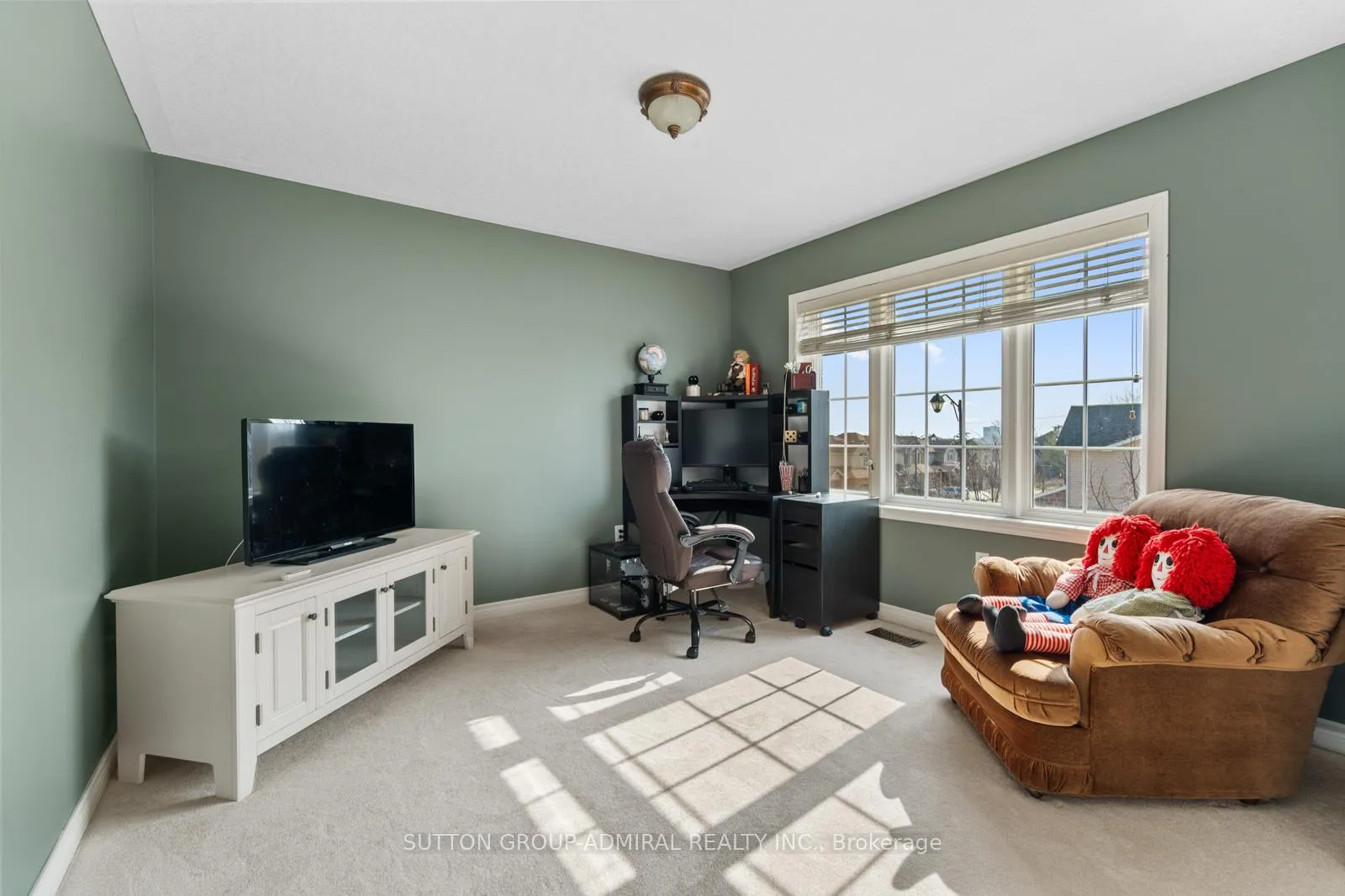 Photo 29 of 303 Winterburg Court, Waterloo — HOMEH
