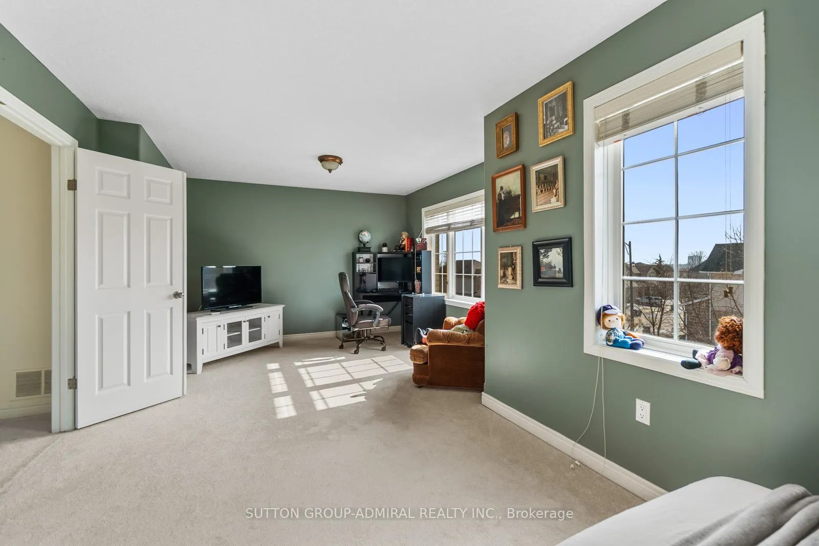 Photo 30 of 303 Winterburg Court, Waterloo — HOMEH