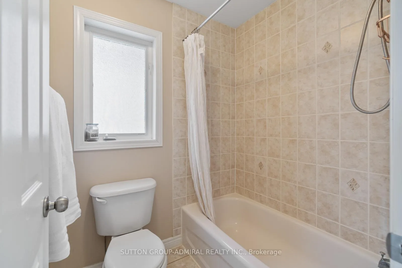 Photo 36 of 303 Winterburg Court, Waterloo — HOMEH