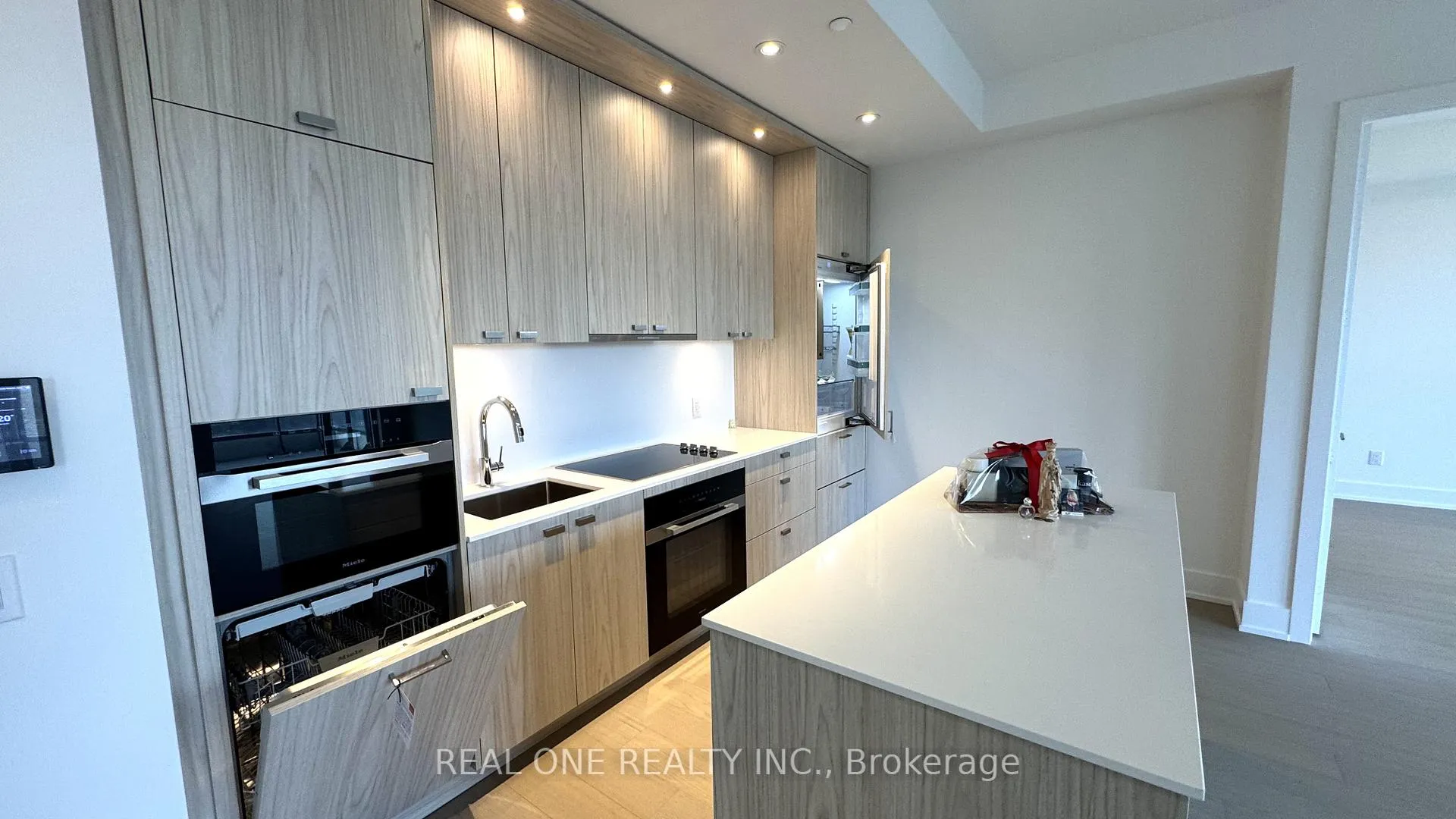Photo 19 of Unit 401, 397 Royal Orchard Boulevard, Markham, Royal Orchard — HOMEH