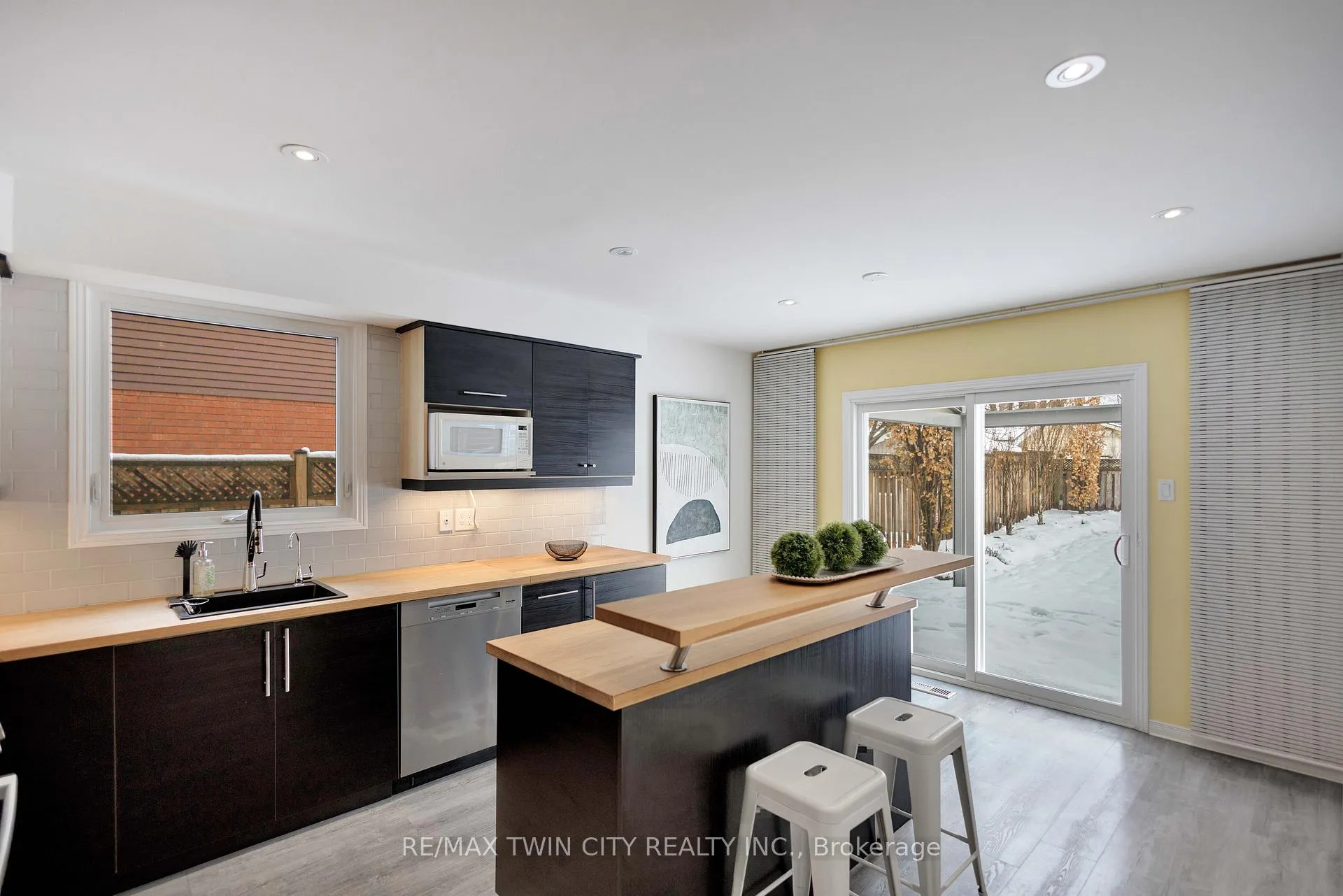 Photo 10 of 21 Riva Ridge, Brantford — HOMEH