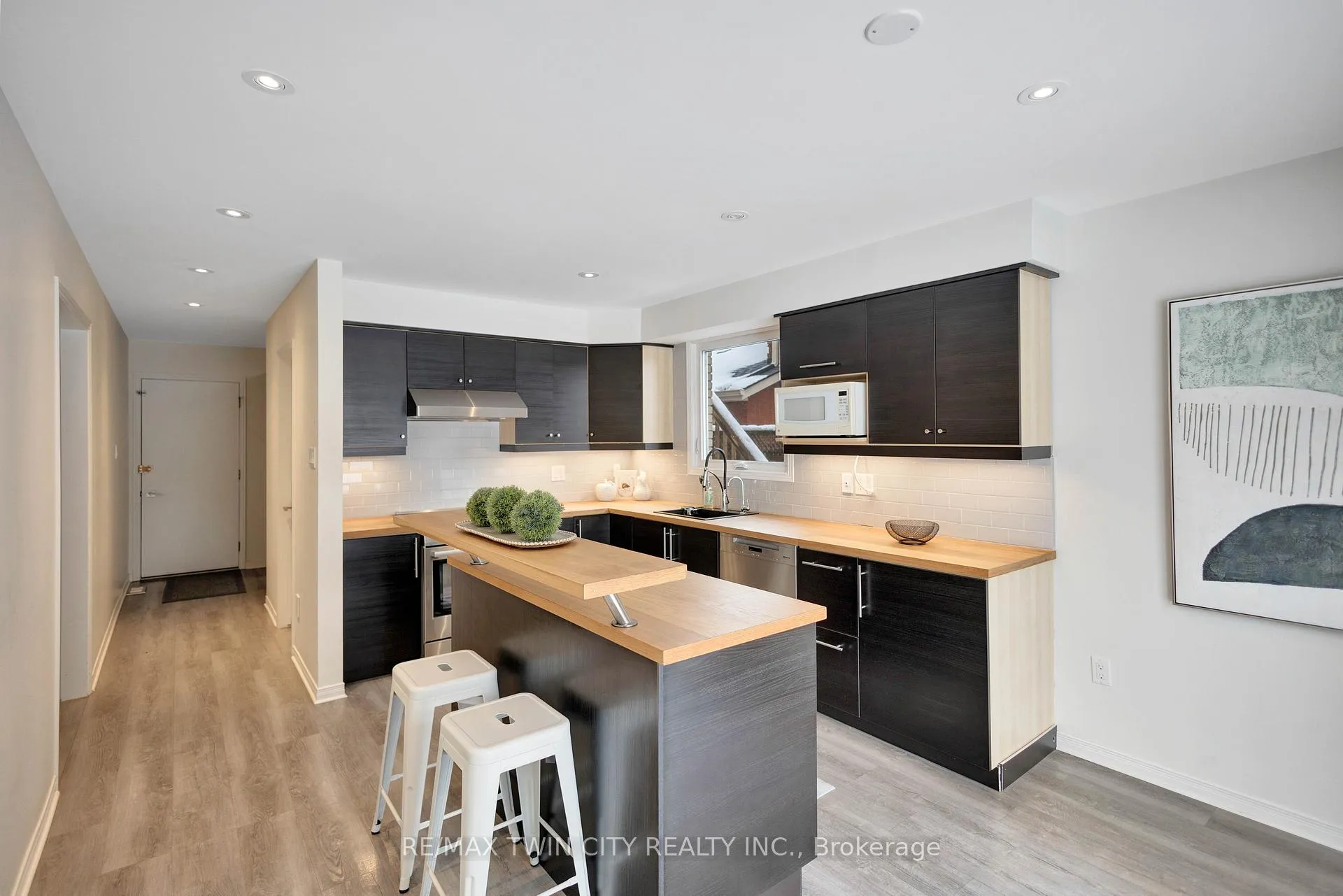 Photo 11 of 21 Riva Ridge, Brantford — HOMEH