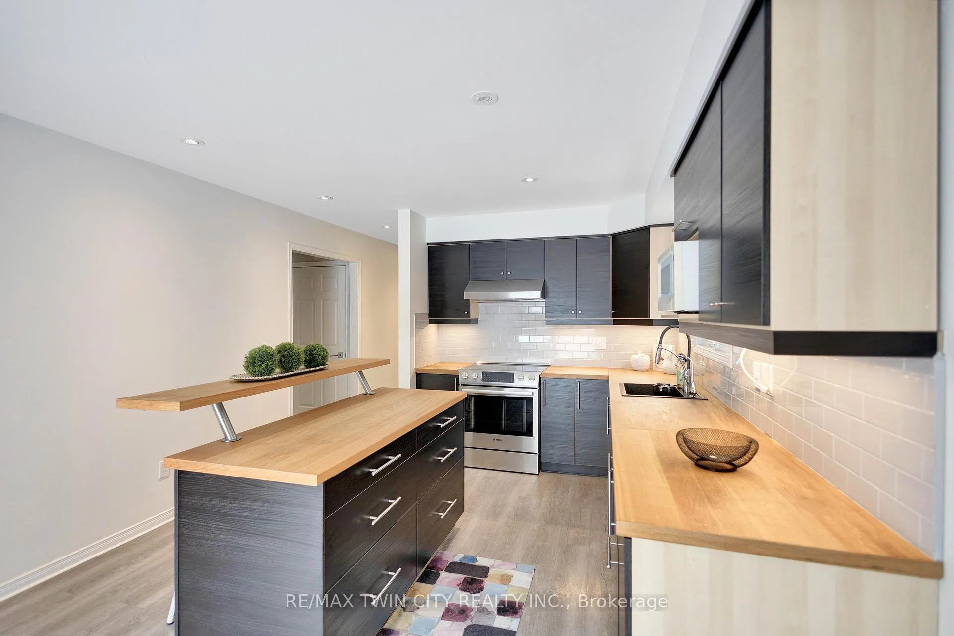 Photo 12 of 21 Riva Ridge, Brantford — HOMEH