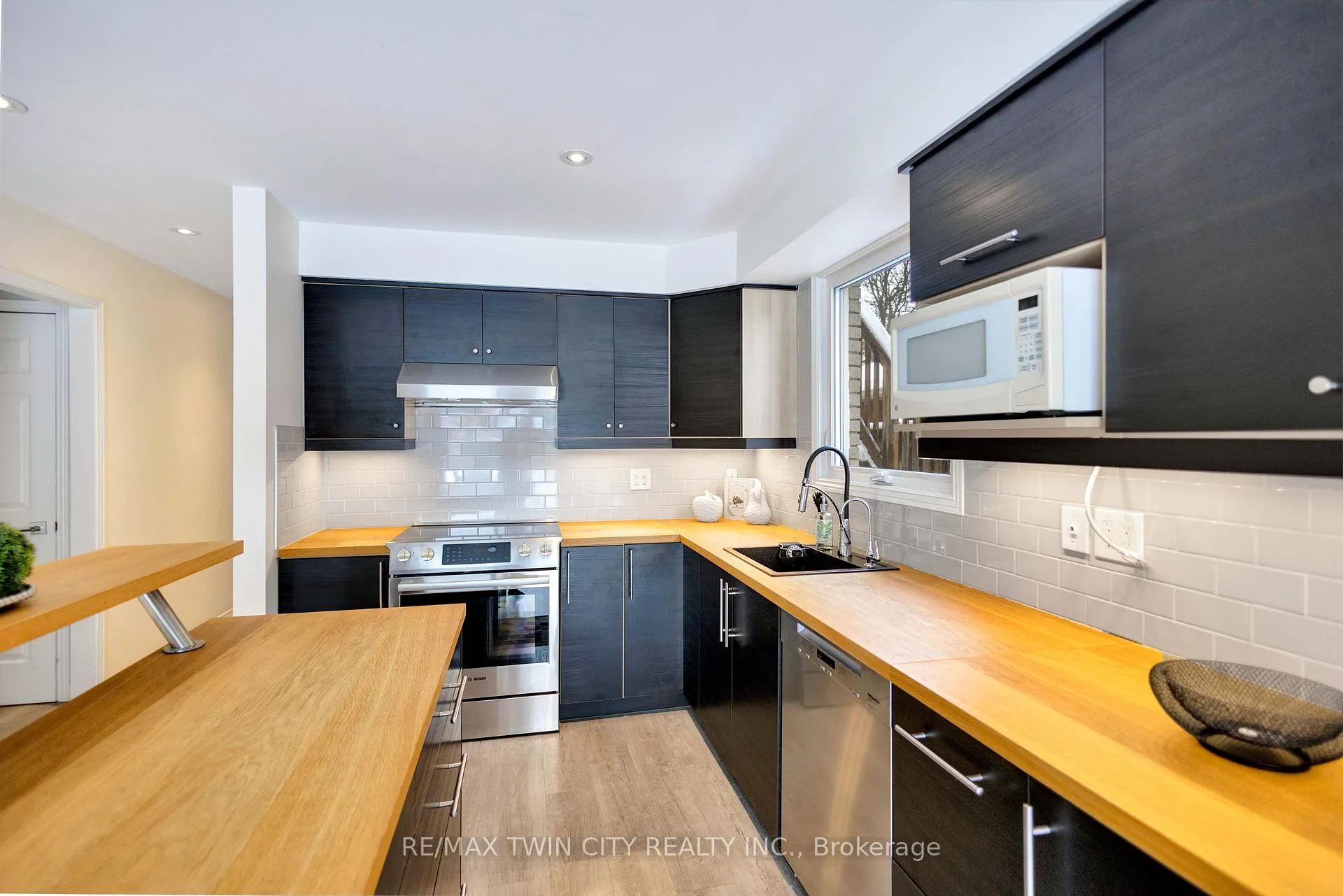Photo 13 of 21 Riva Ridge, Brantford — HOMEH