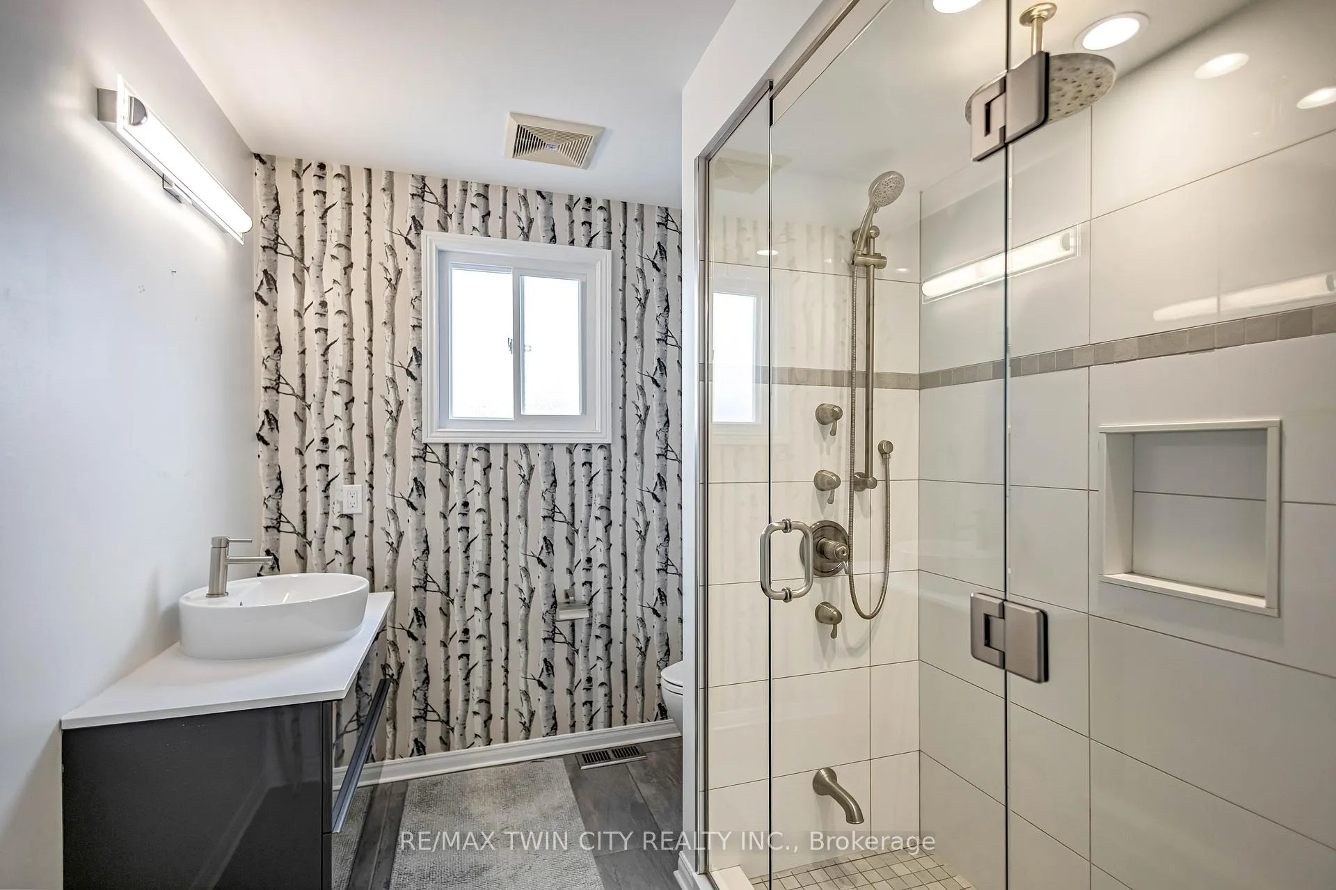 Photo 25 of 21 Riva Ridge, Brantford — HOMEH